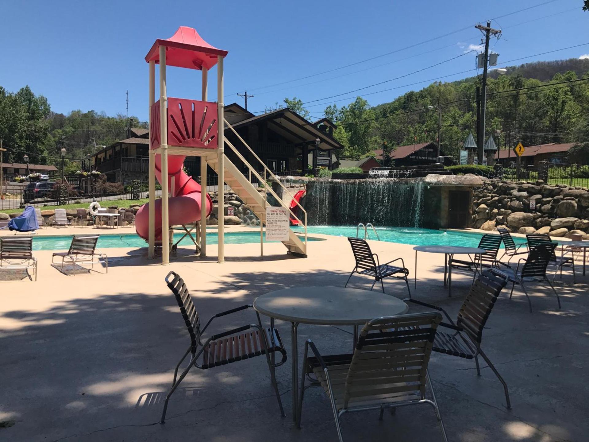 Brookside Lodge - Gatlinburg - On the River photo 33