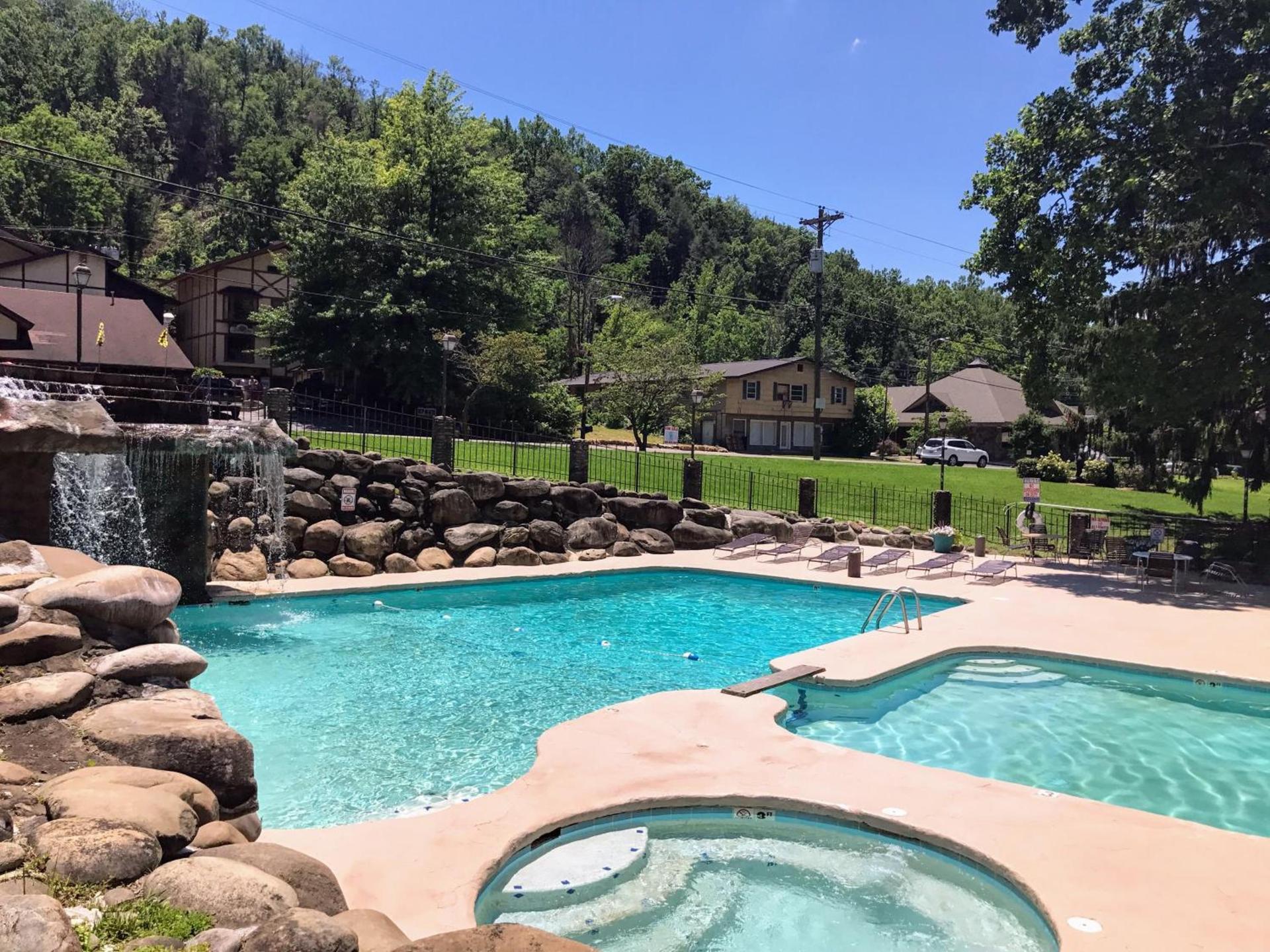 Brookside Lodge - Gatlinburg - On the River photo 35