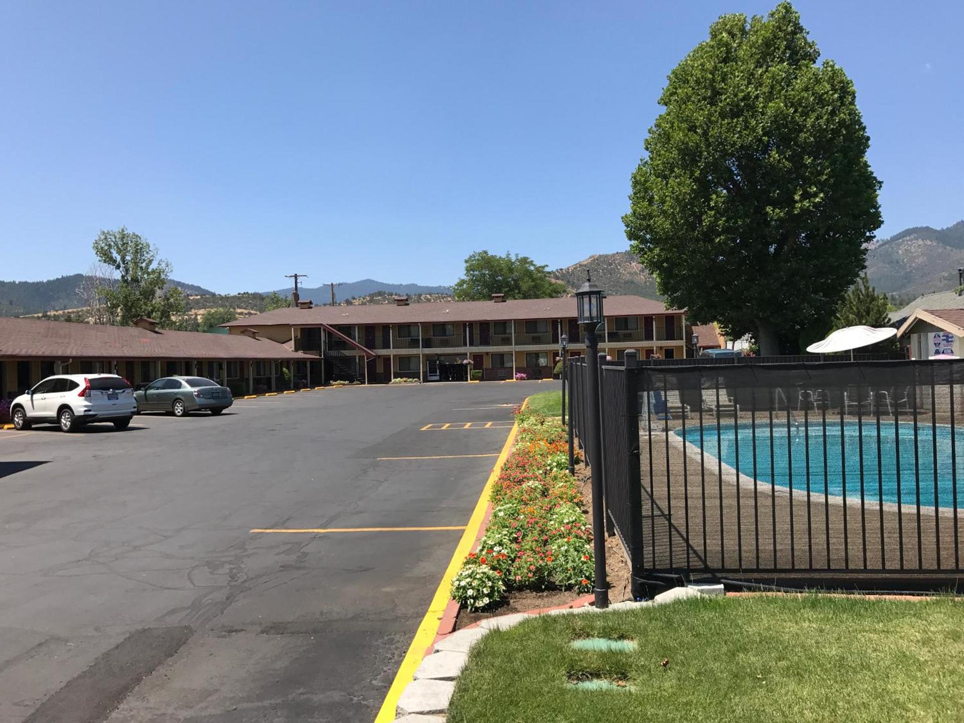 Klamath Motor Lodge photo 43