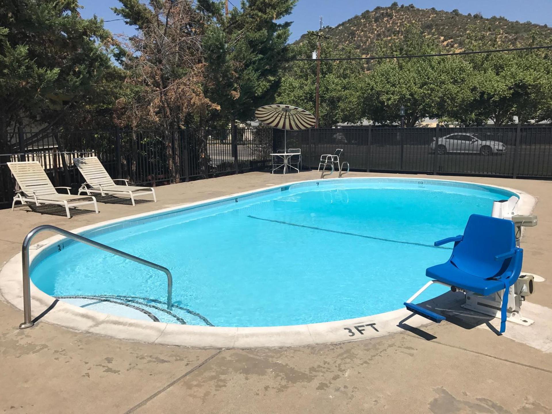 Klamath Motor Lodge photo 46