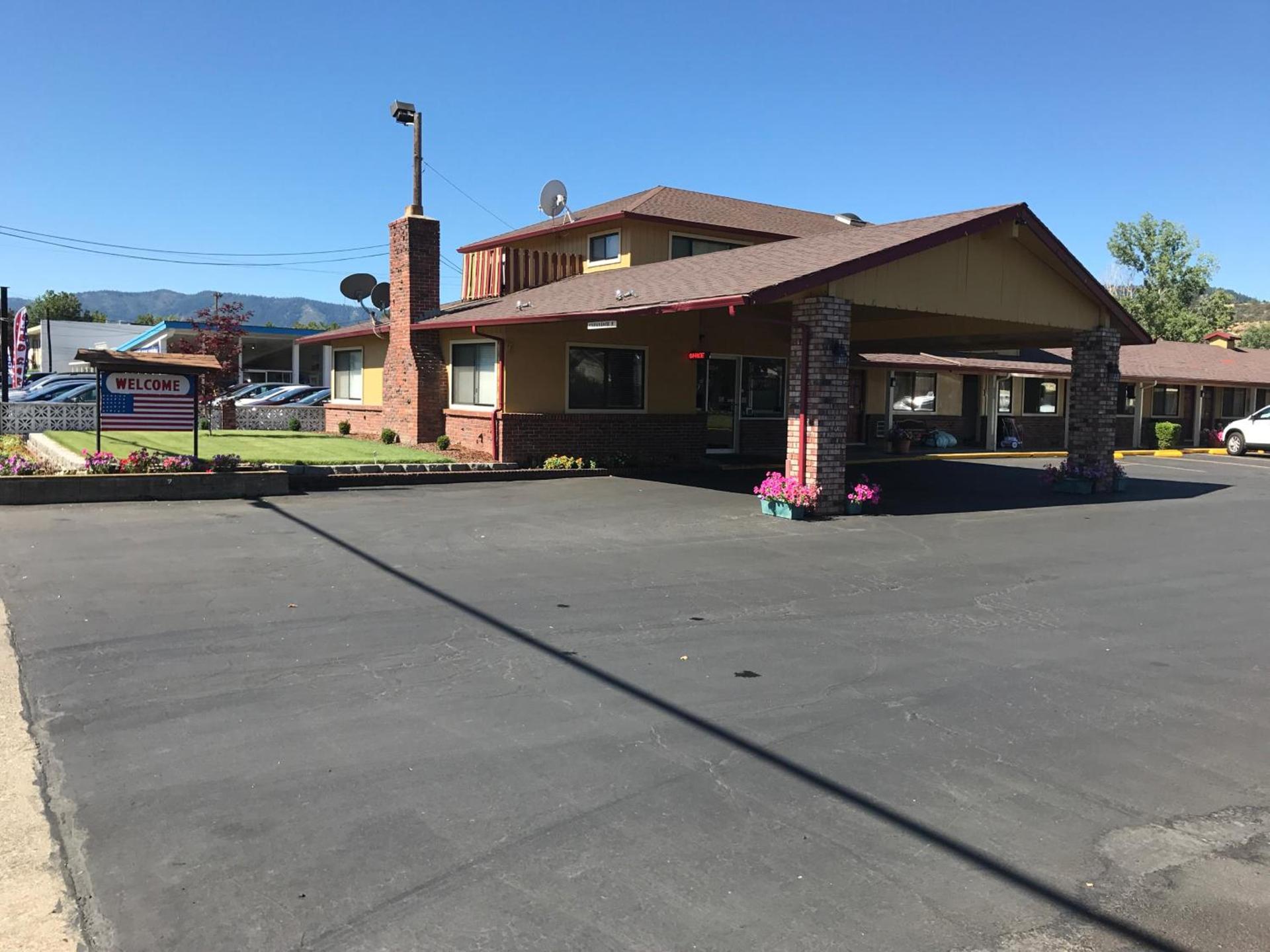 Klamath Motor Lodge photo 39