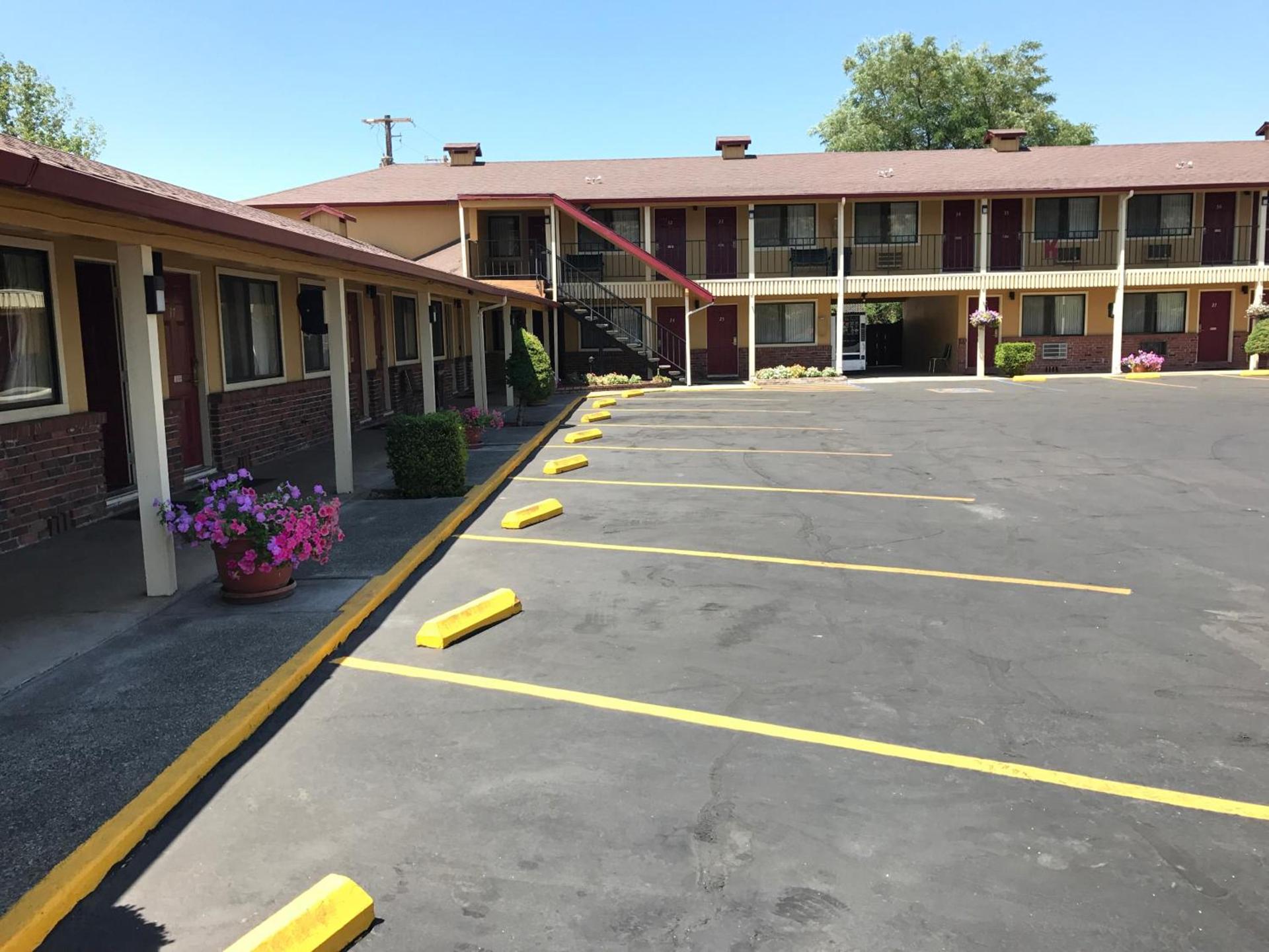 Klamath Motor Lodge photo 42