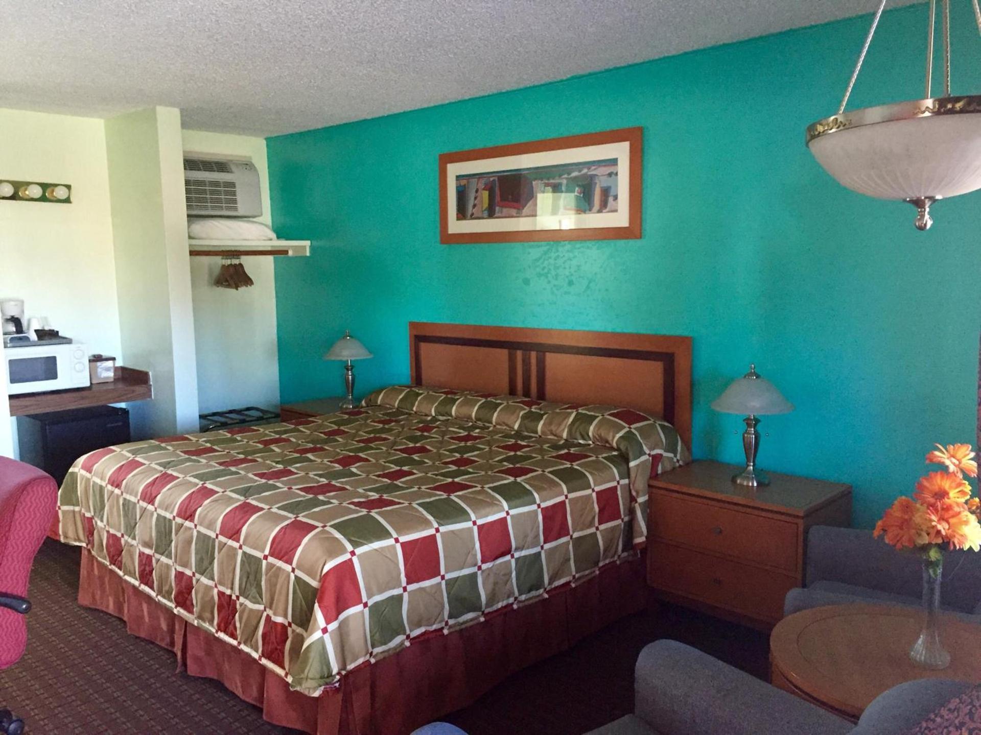 Klamath Motor Lodge photo 56