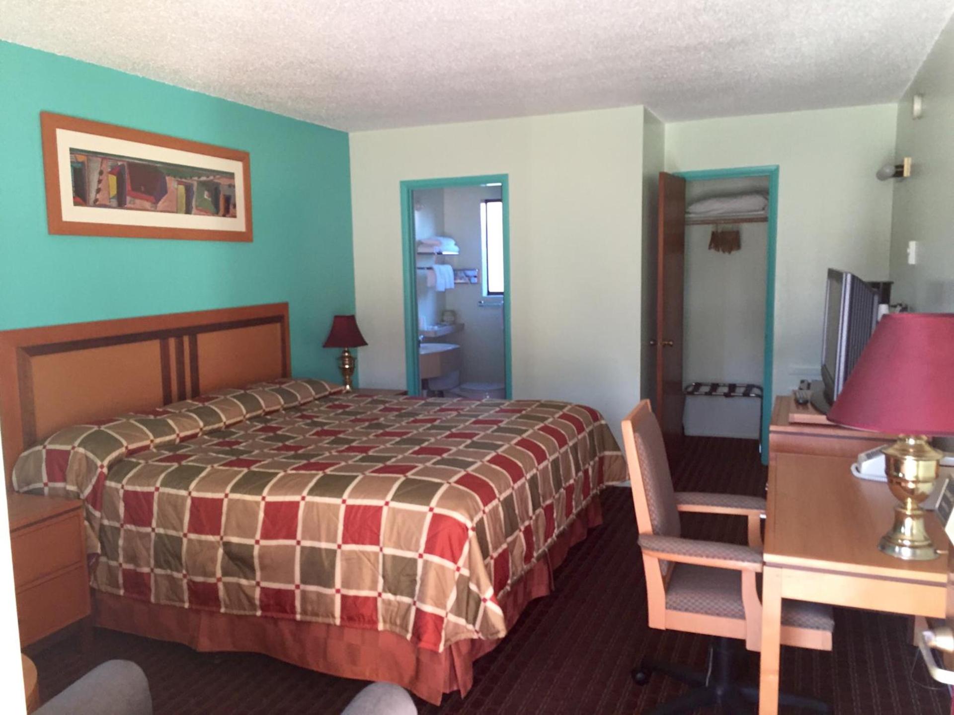Klamath Motor Lodge photo 53