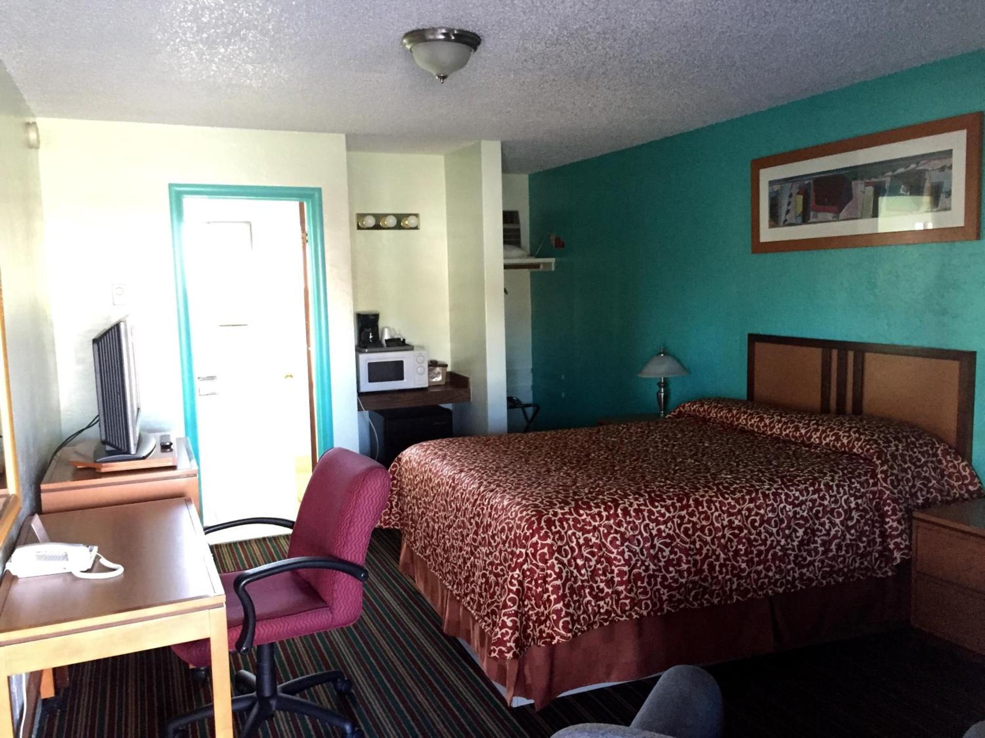 Klamath Motor Lodge photo 52