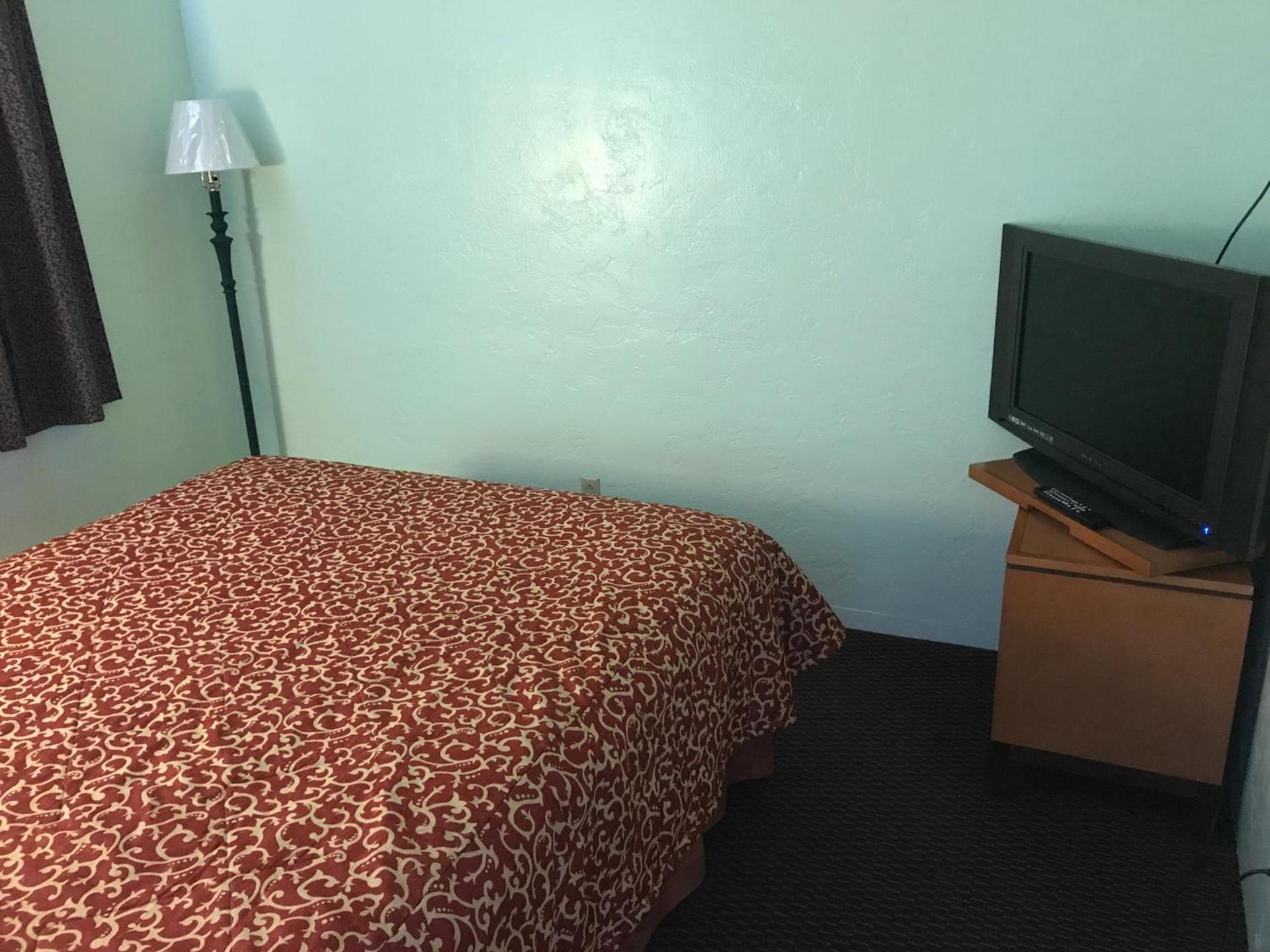 Klamath Motor Lodge photo 36