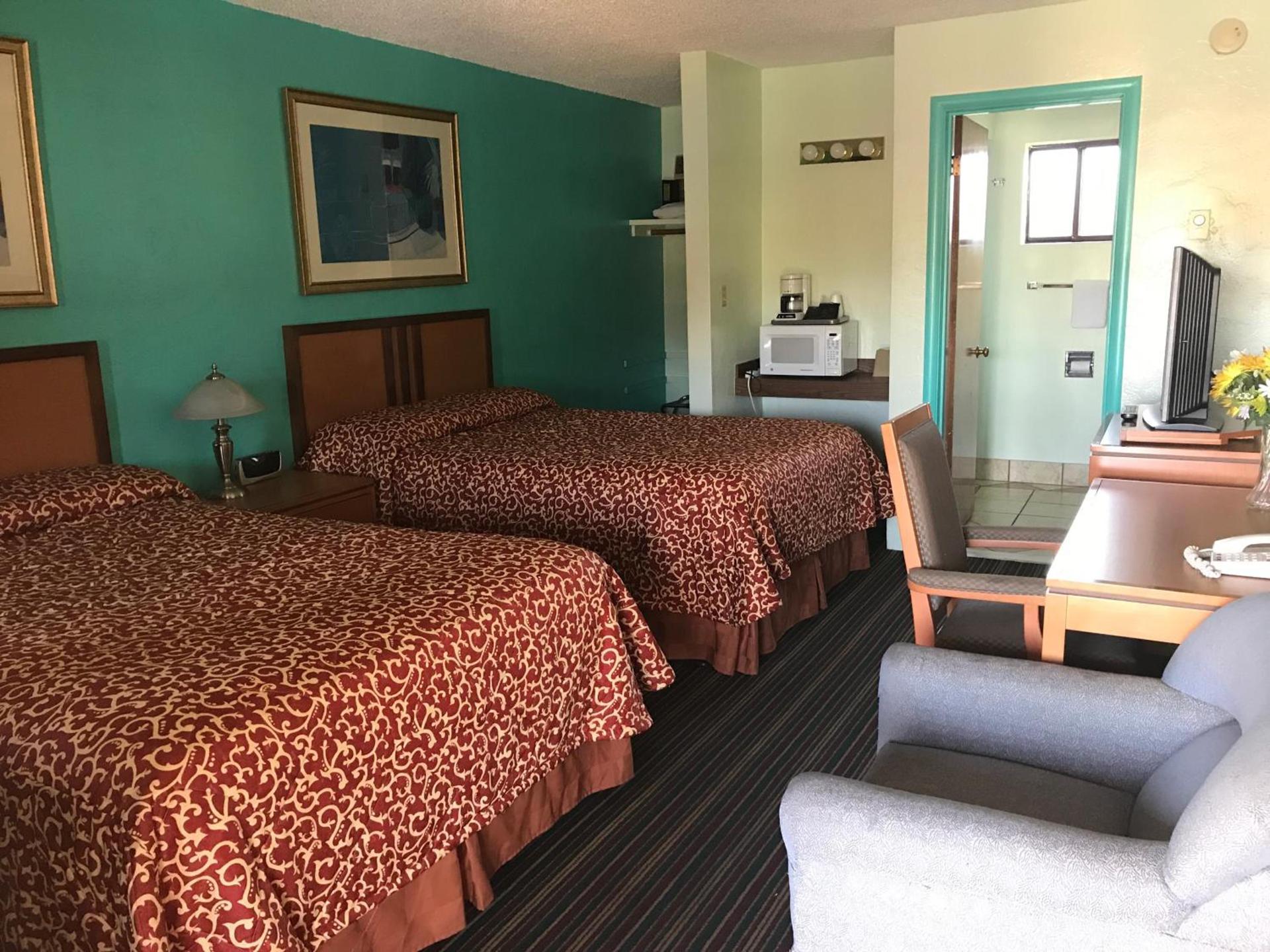 Klamath Motor Lodge photo 35