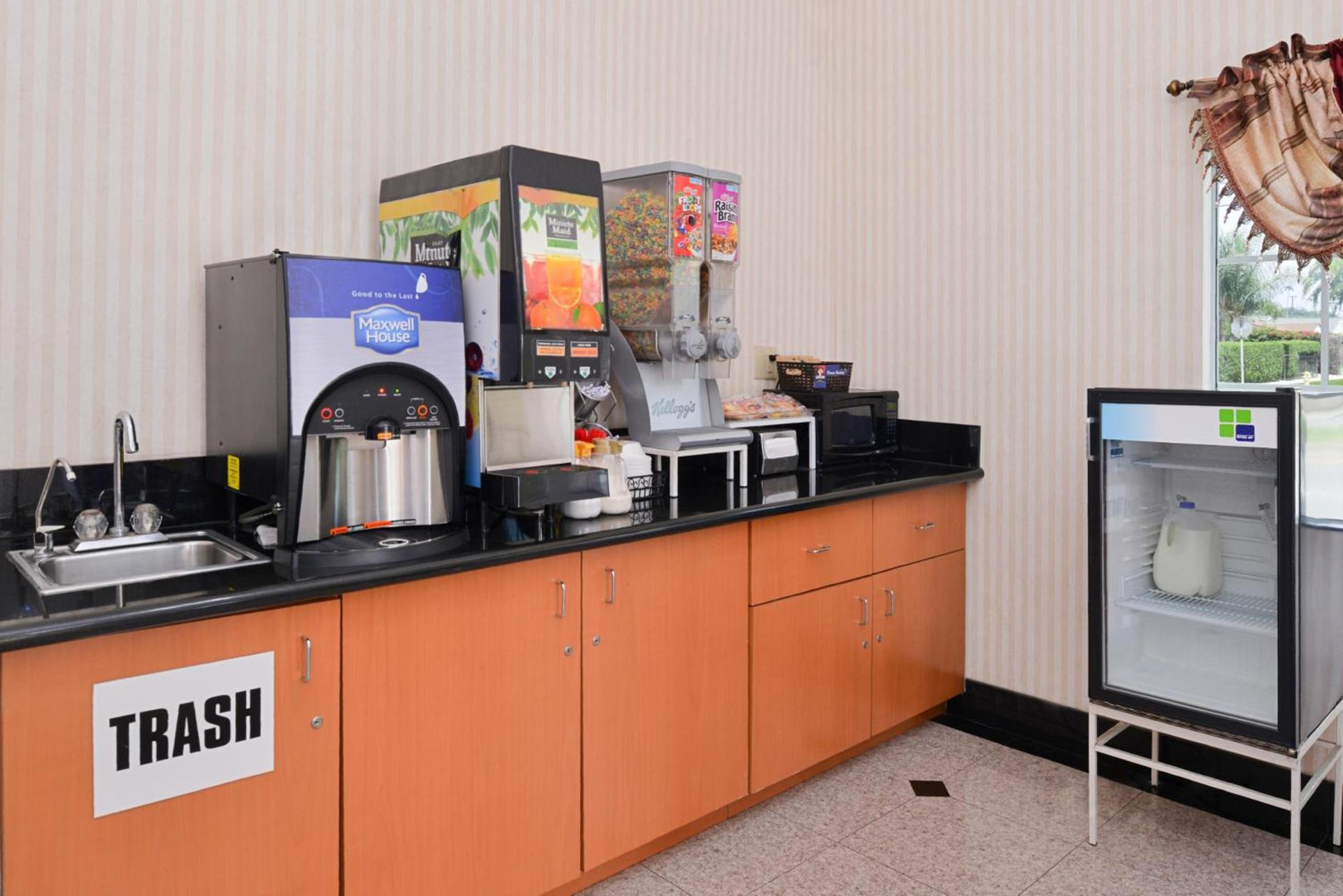 Americas Best Value Inn - Azusa/Pasadena photo 20