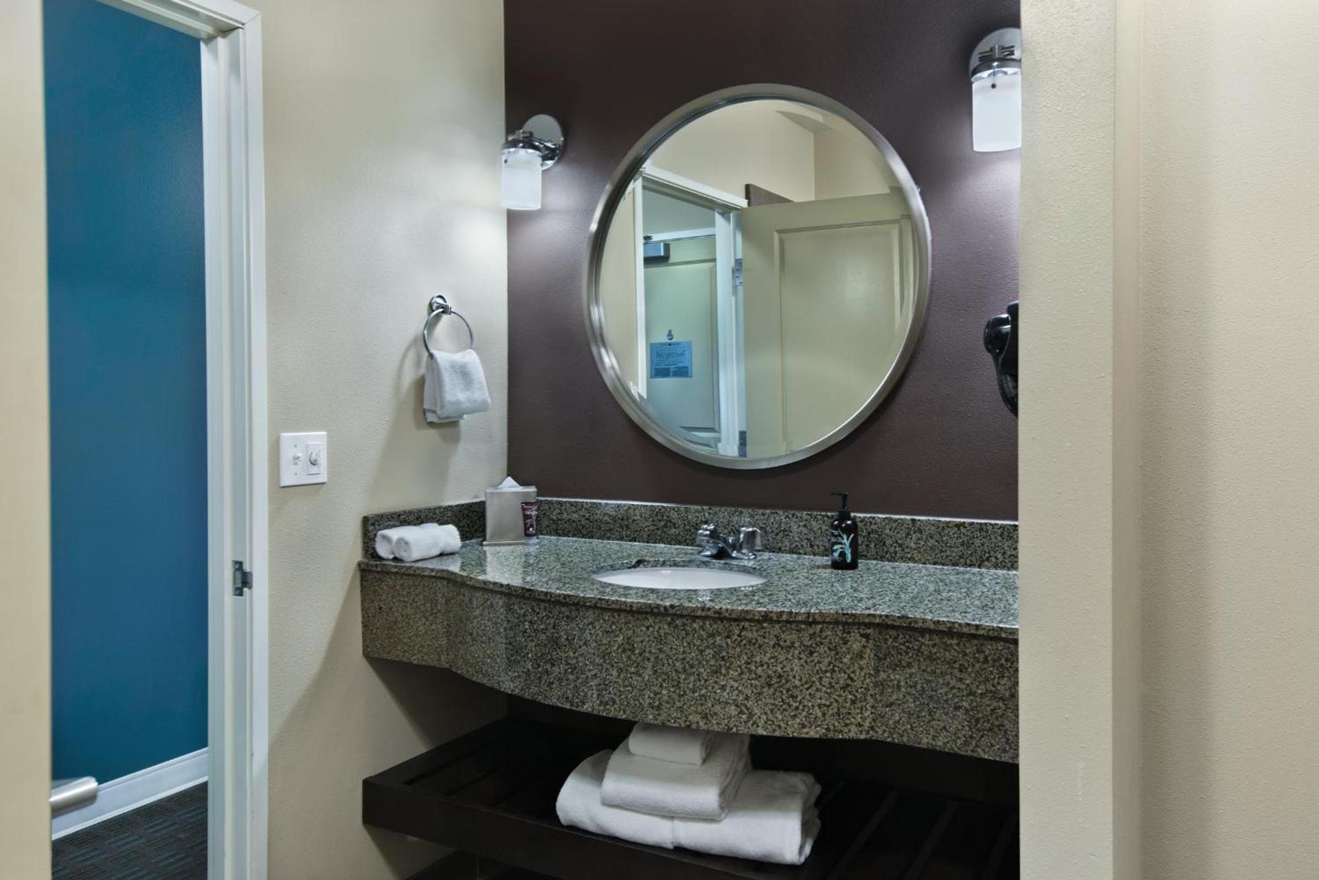 Oxford Suites Silverdale photo 28