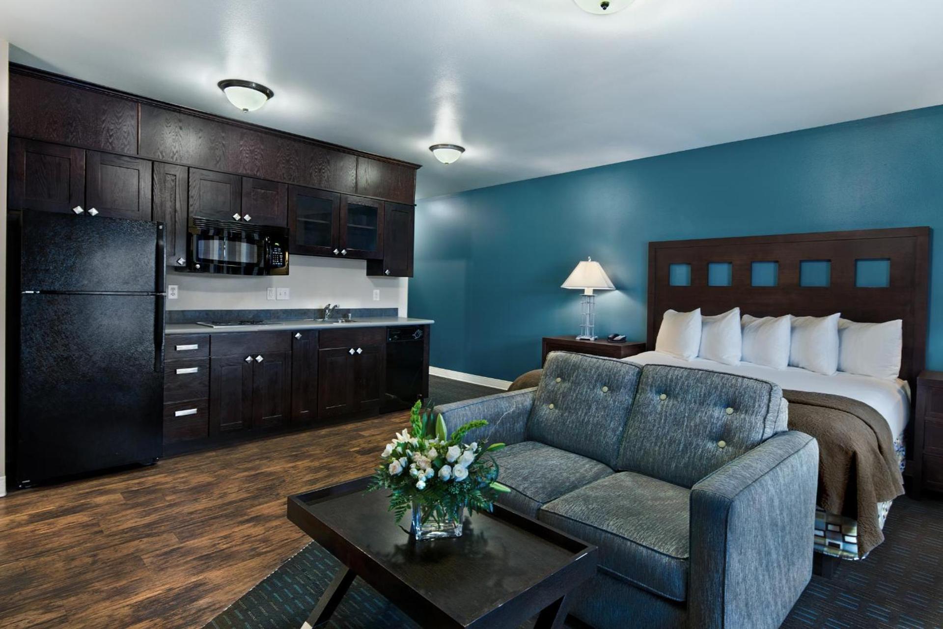Oxford Suites Silverdale photo 32