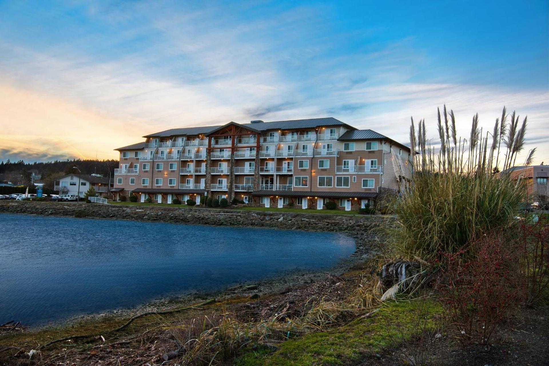 Oxford Suites Silverdale photo 1