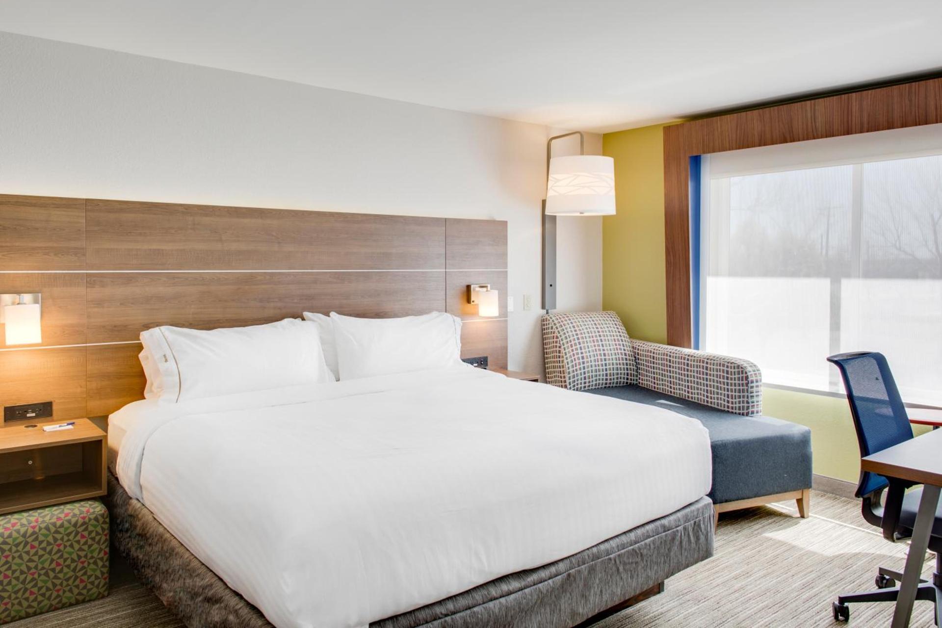 Holiday Inn Express Hotel & Suites Chickasha by IHG photo 2