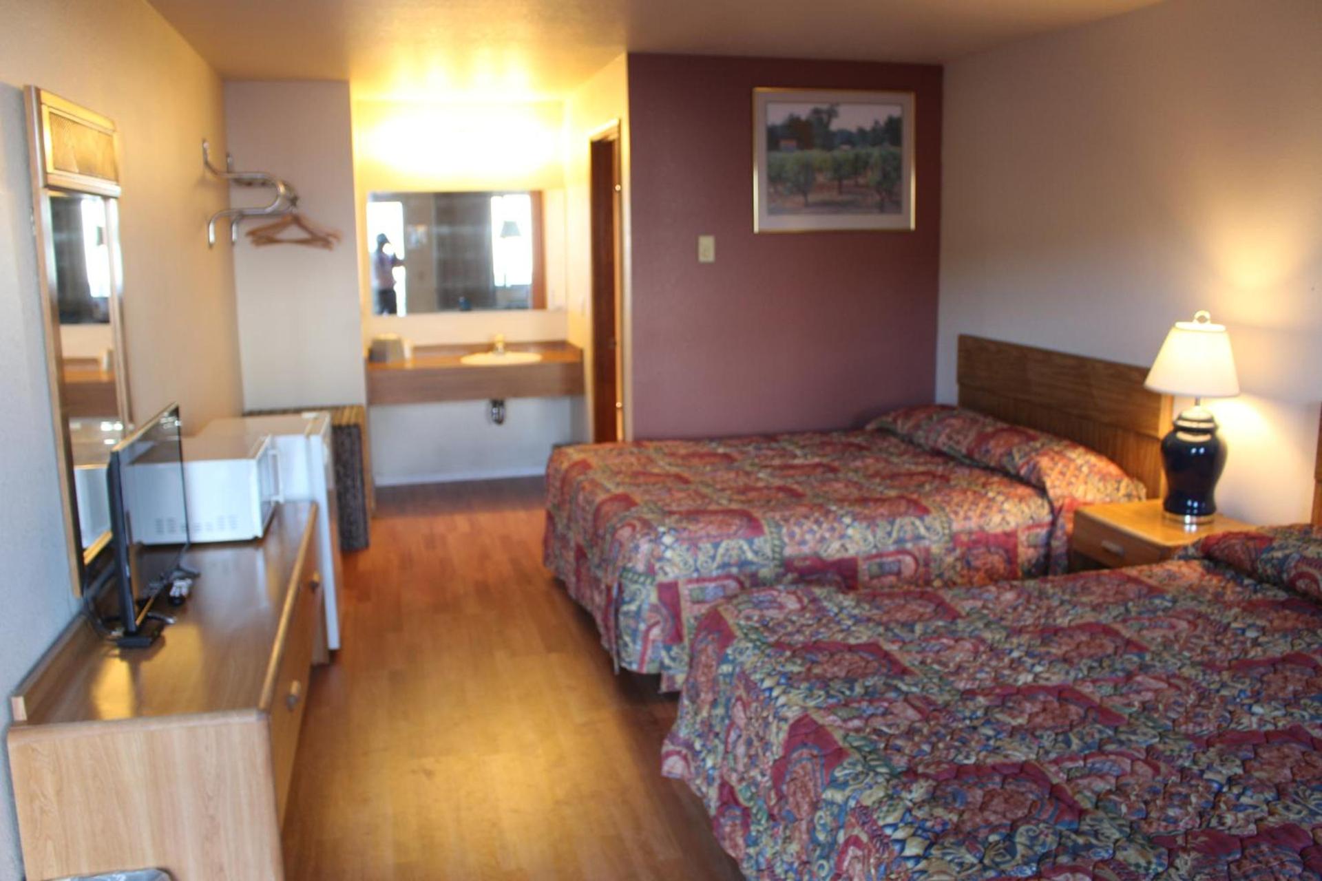 Silver Sands Motel photo 7