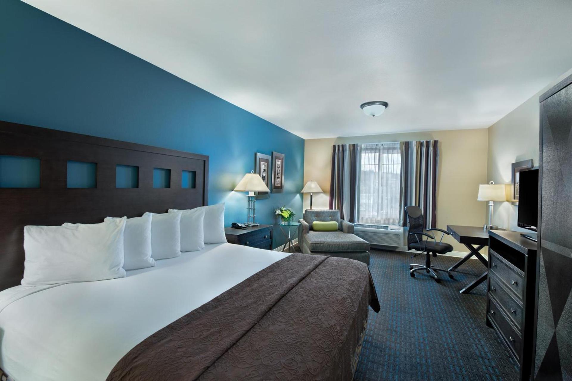 Oxford Suites Silverdale photo 14