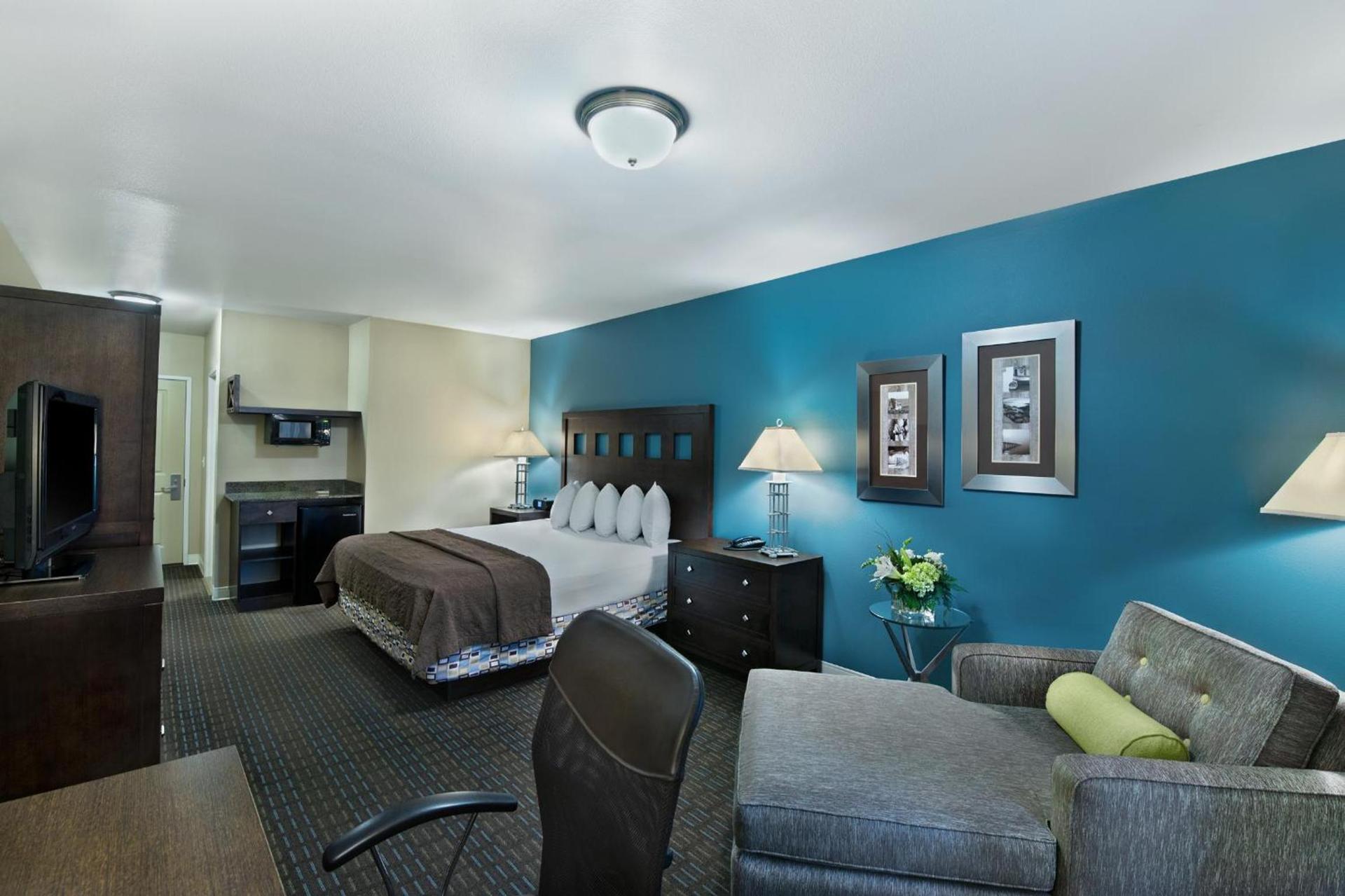 Oxford Suites Silverdale photo 15