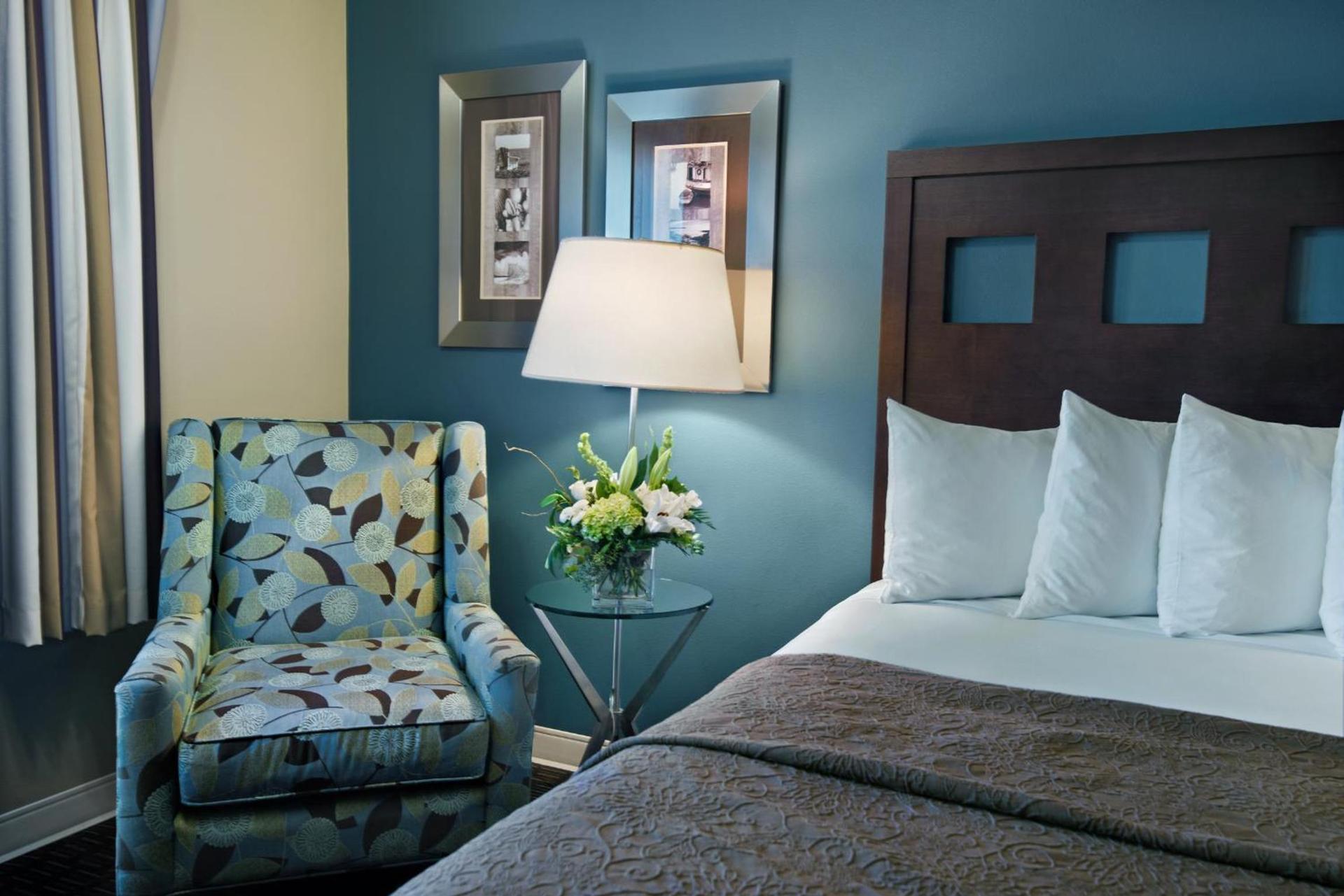 Oxford Suites Silverdale photo 10