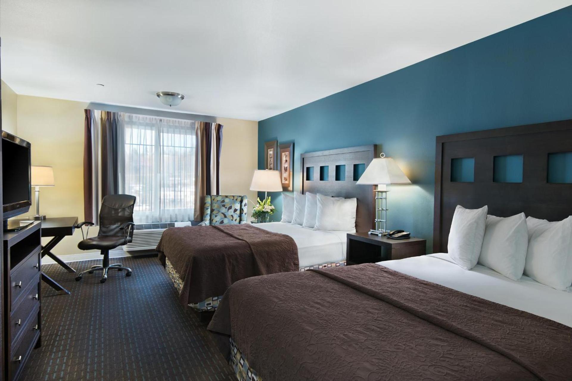 Oxford Suites Silverdale photo 12