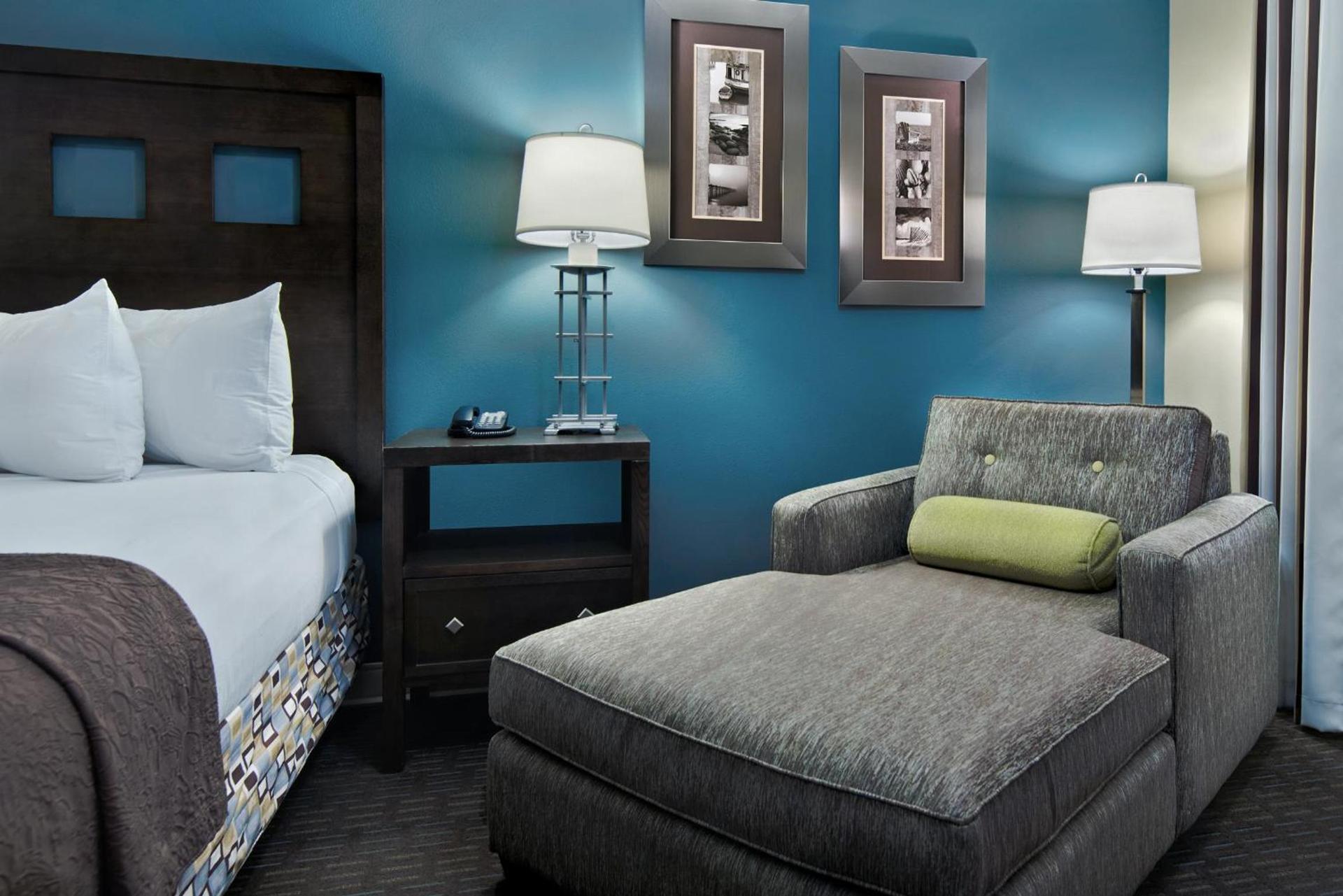 Oxford Suites Silverdale photo 7