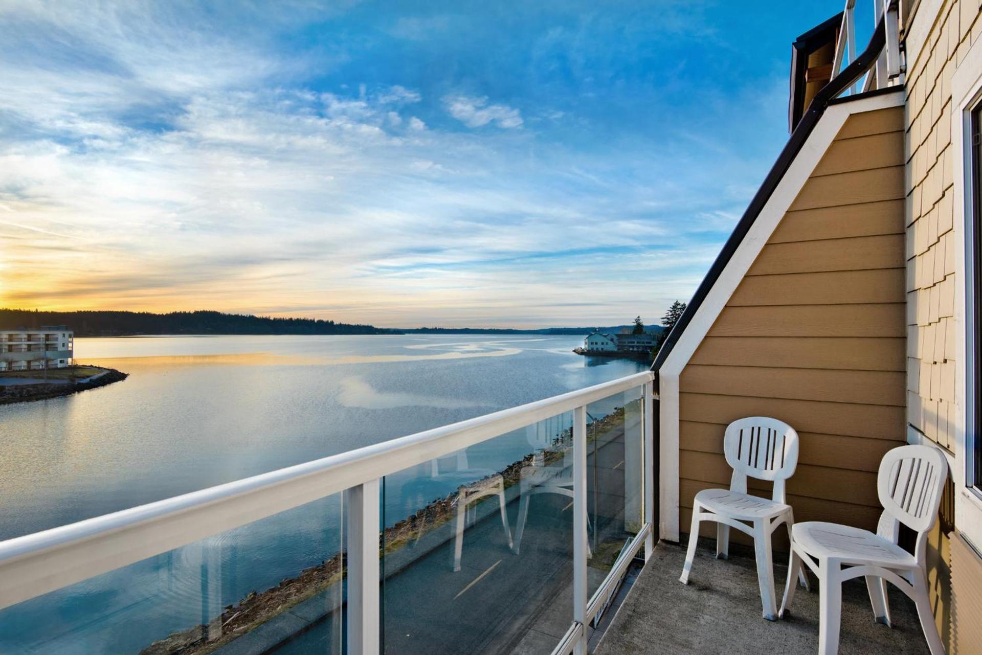 Oxford Suites Silverdale photo 9