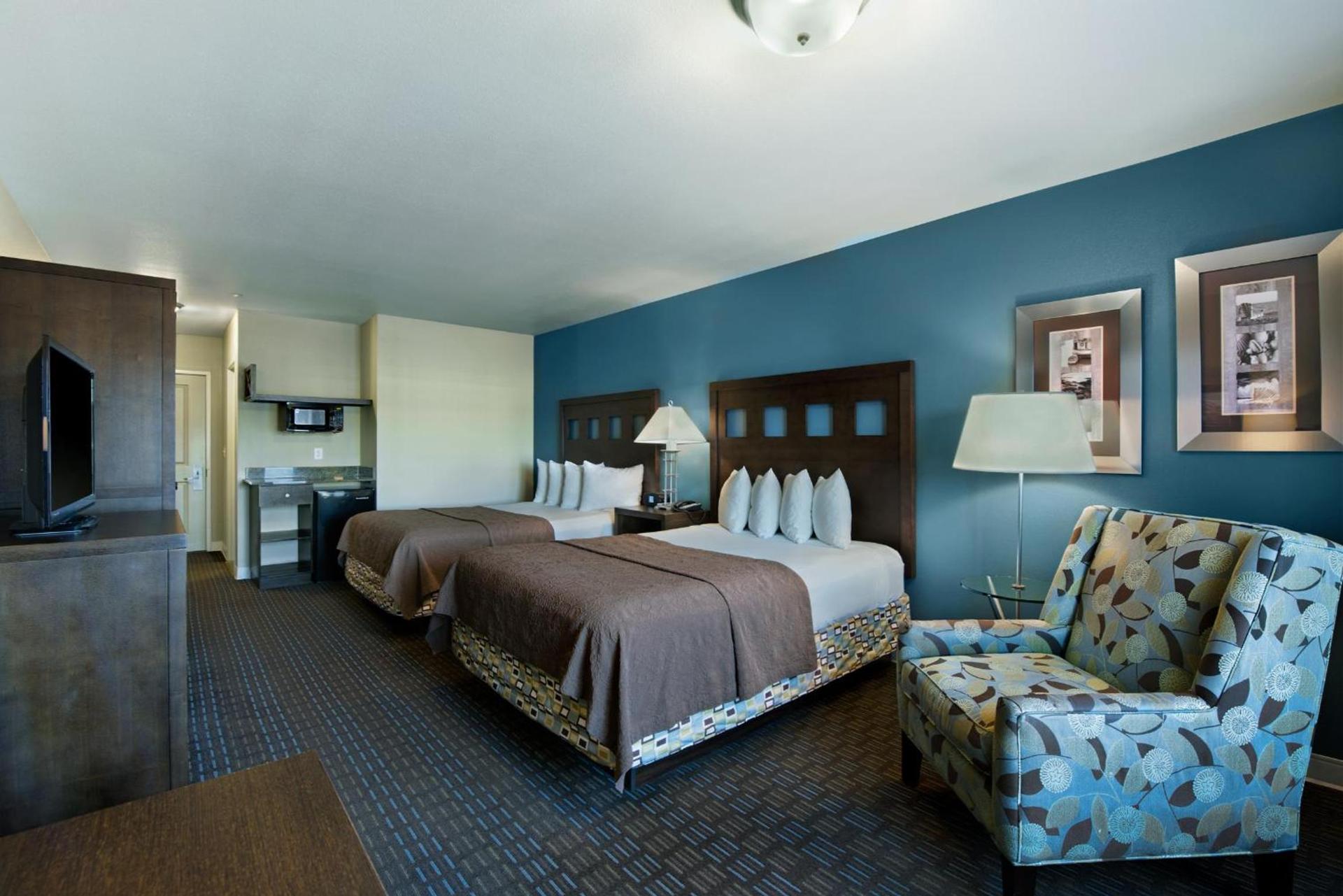 Oxford Suites Silverdale photo 5