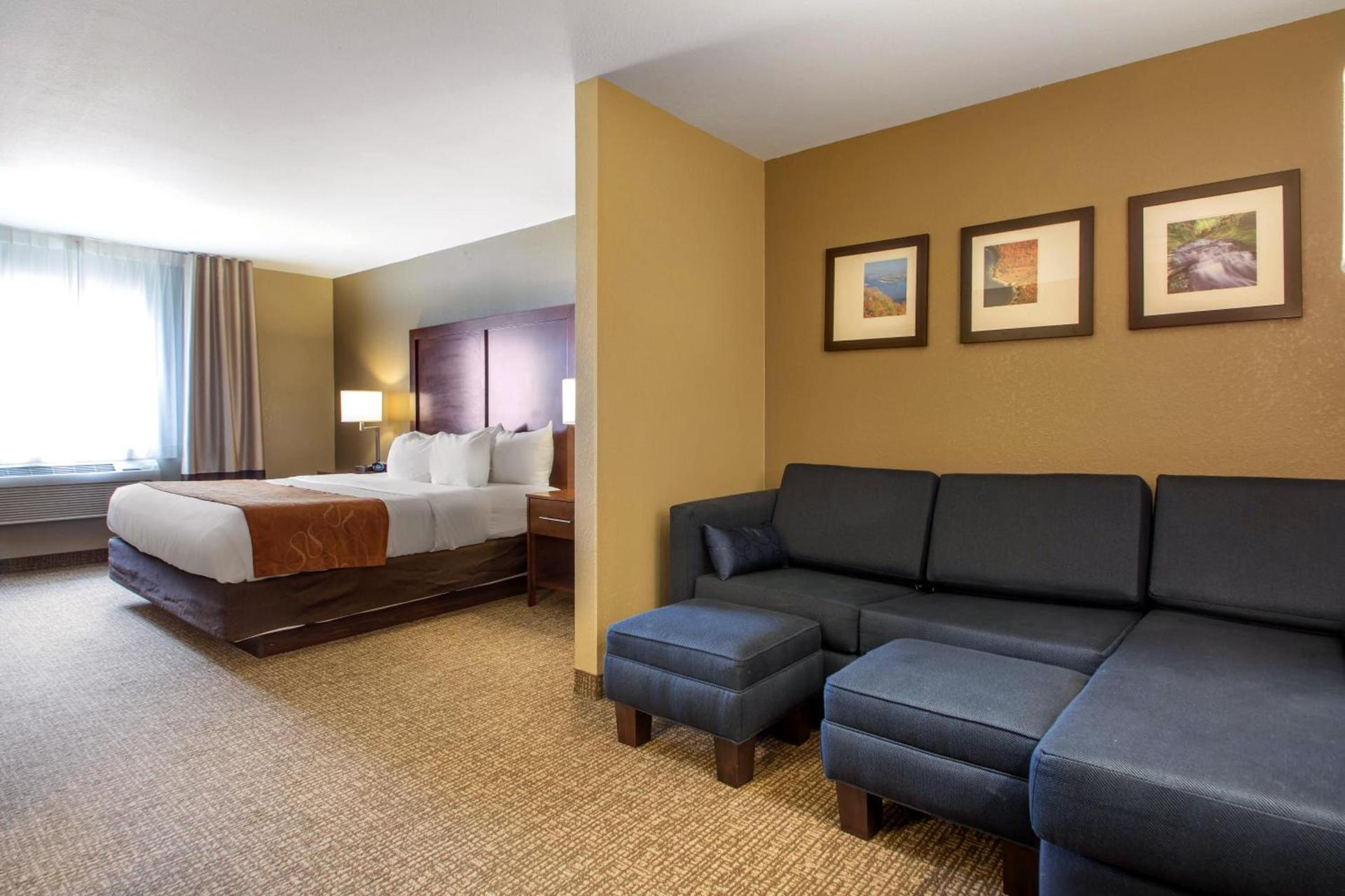 Comfort Suites Johnson Creek Conference Center photo 41