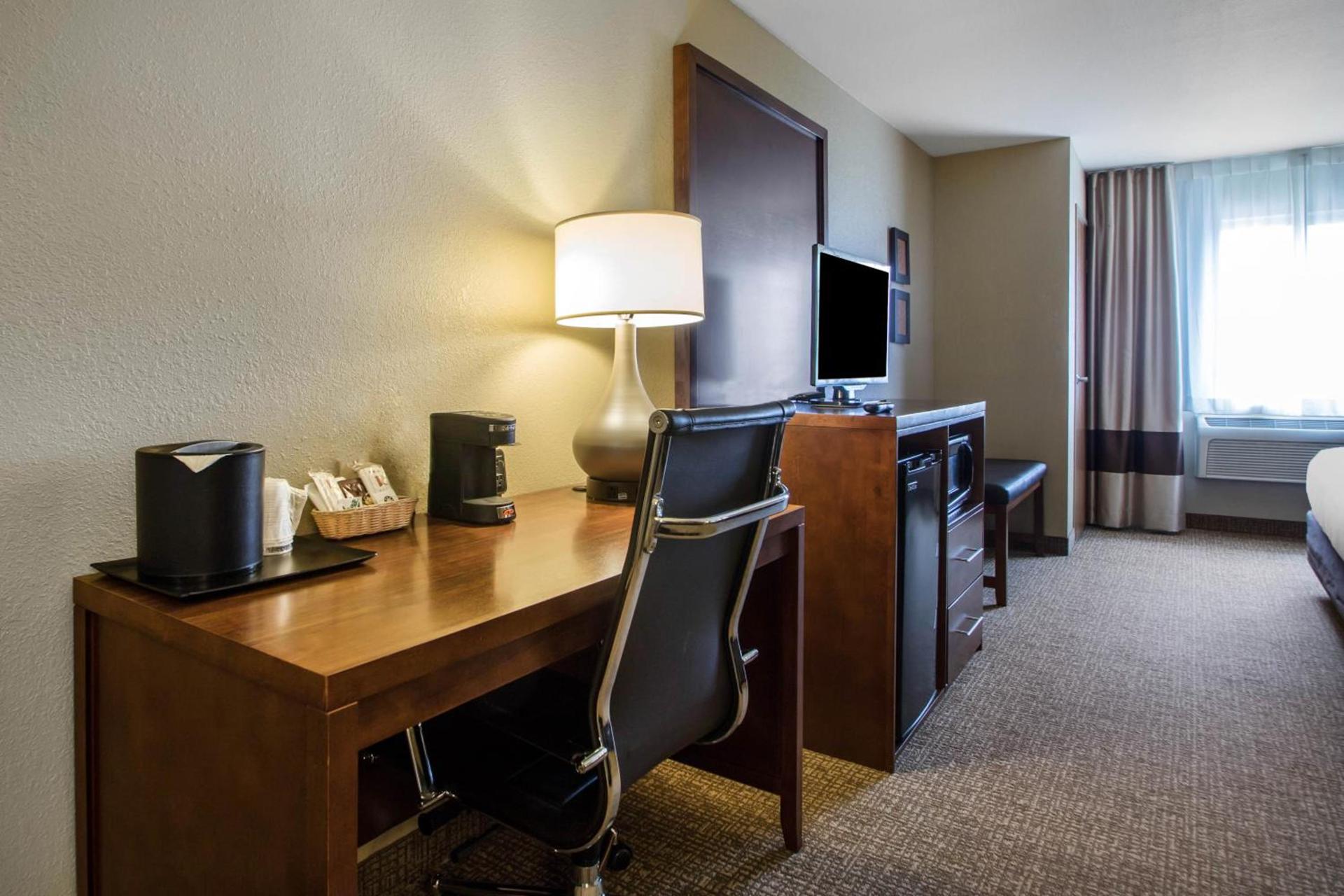 Comfort Suites Johnson Creek Conference Center photo 40