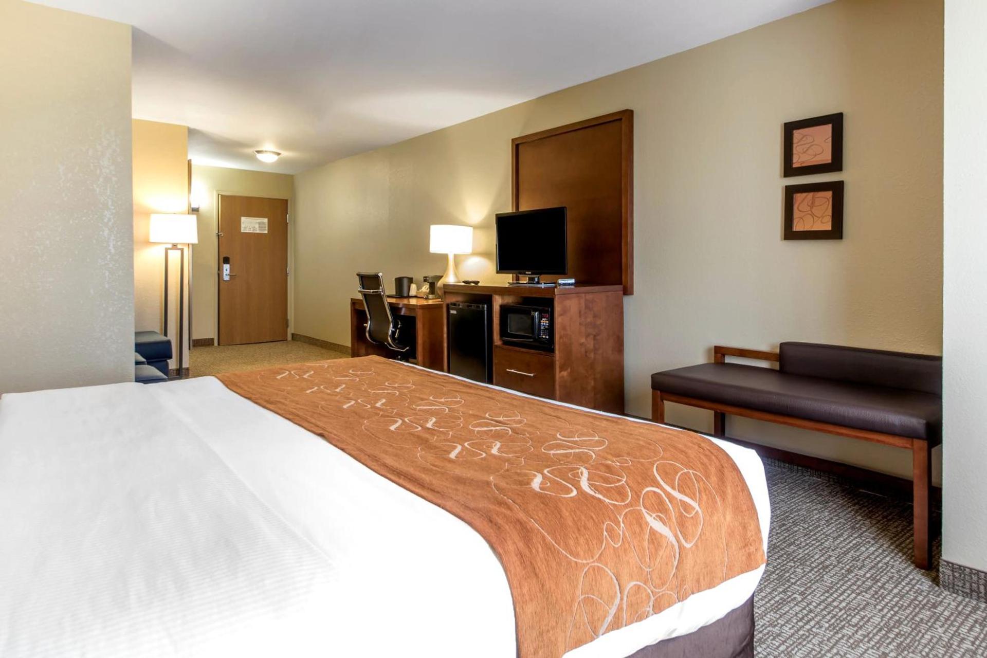 Comfort Suites Johnson Creek Conference Center photo 38