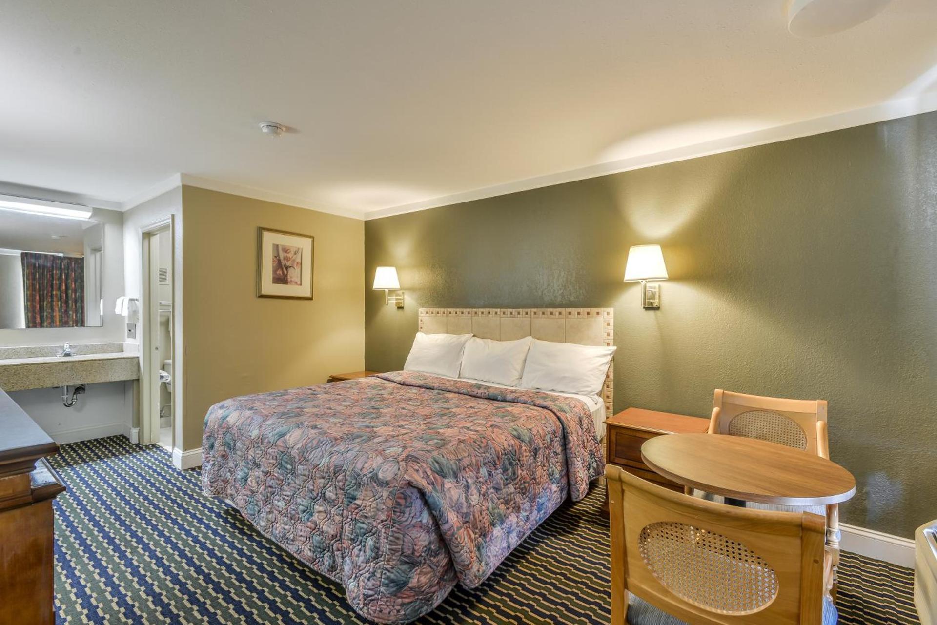 Wake Inn photo 12