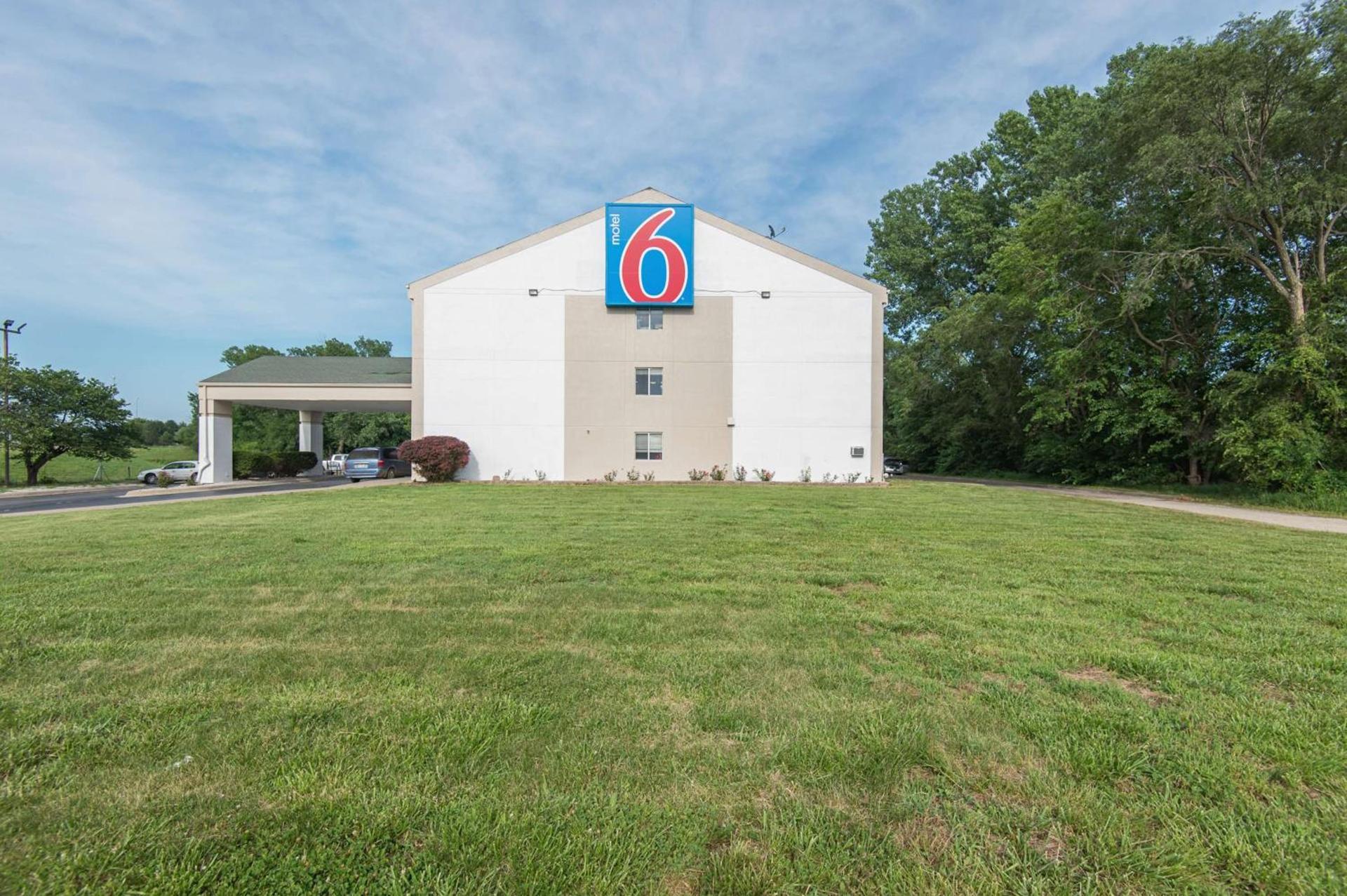 Motel 6-Lawrence, KS photo 3
