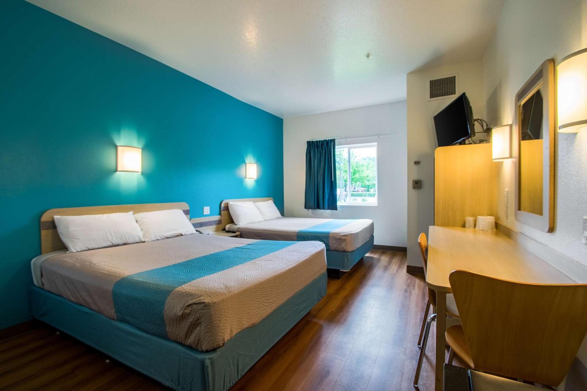 Motel 6-Portland, OR - I-5 photo 14