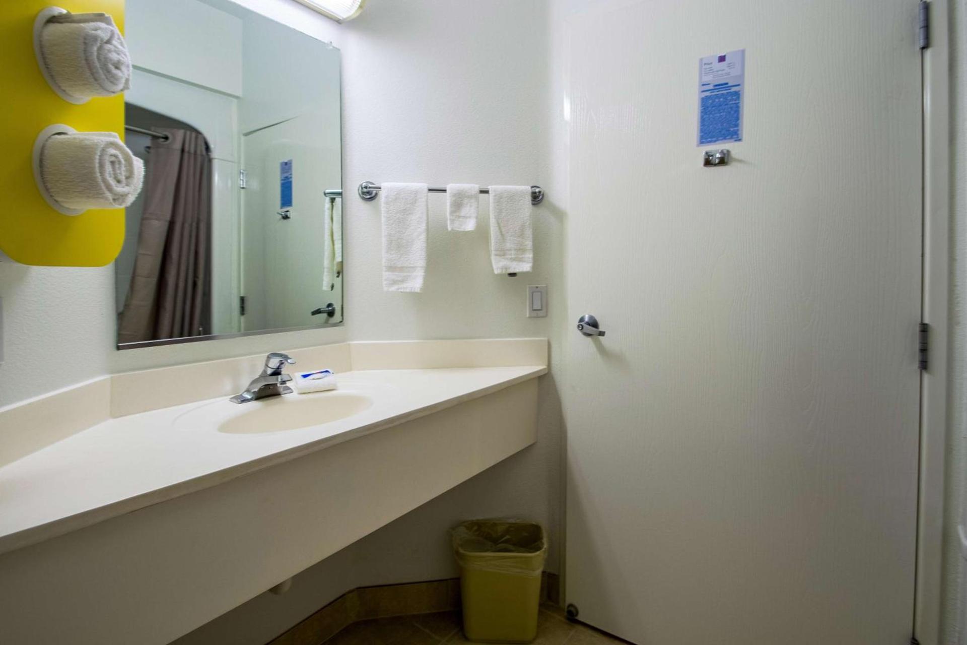 Motel 6-Portland, OR - I-5 photo 22