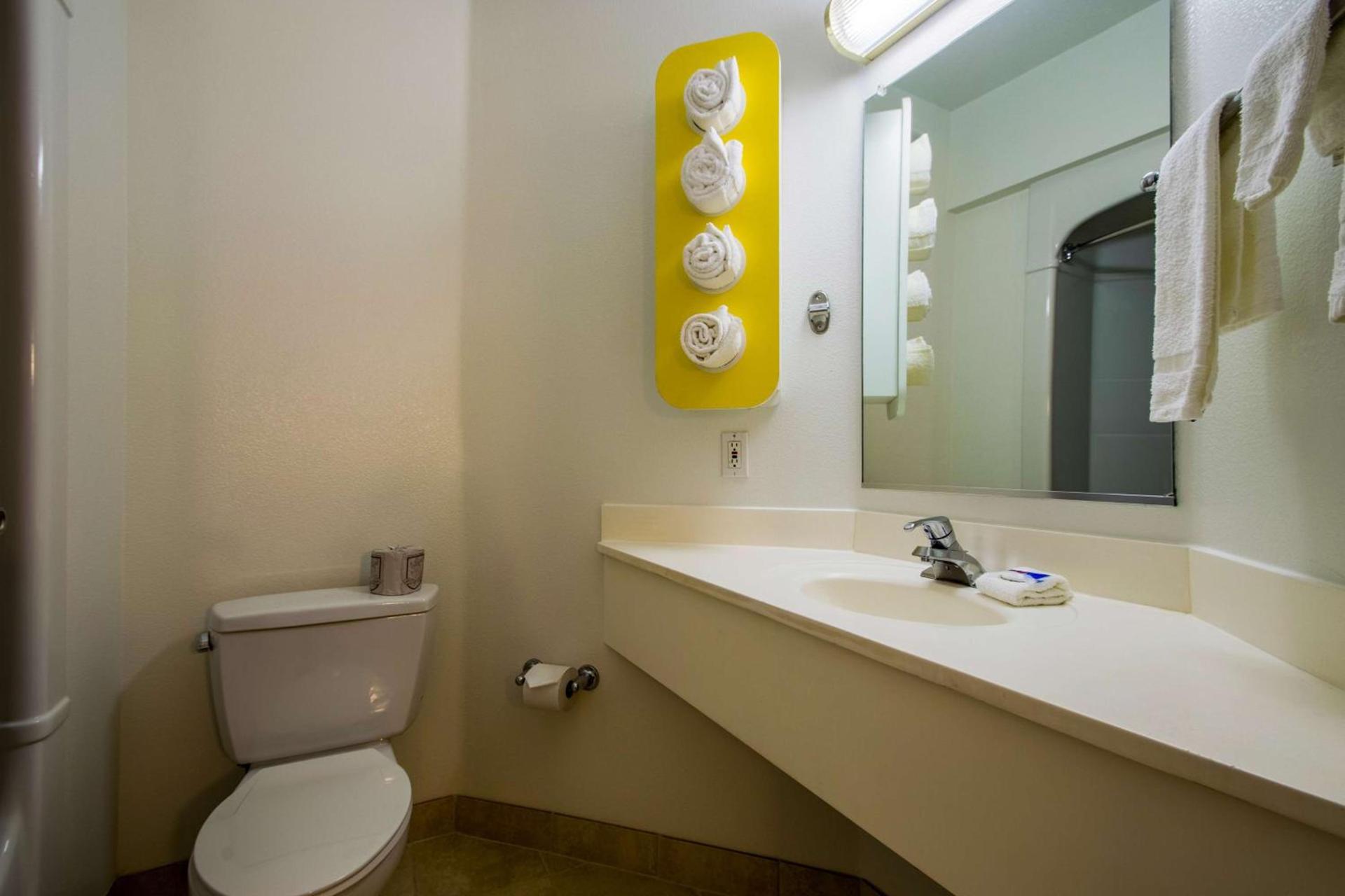 Motel 6-Portland, OR - I-5 photo 23