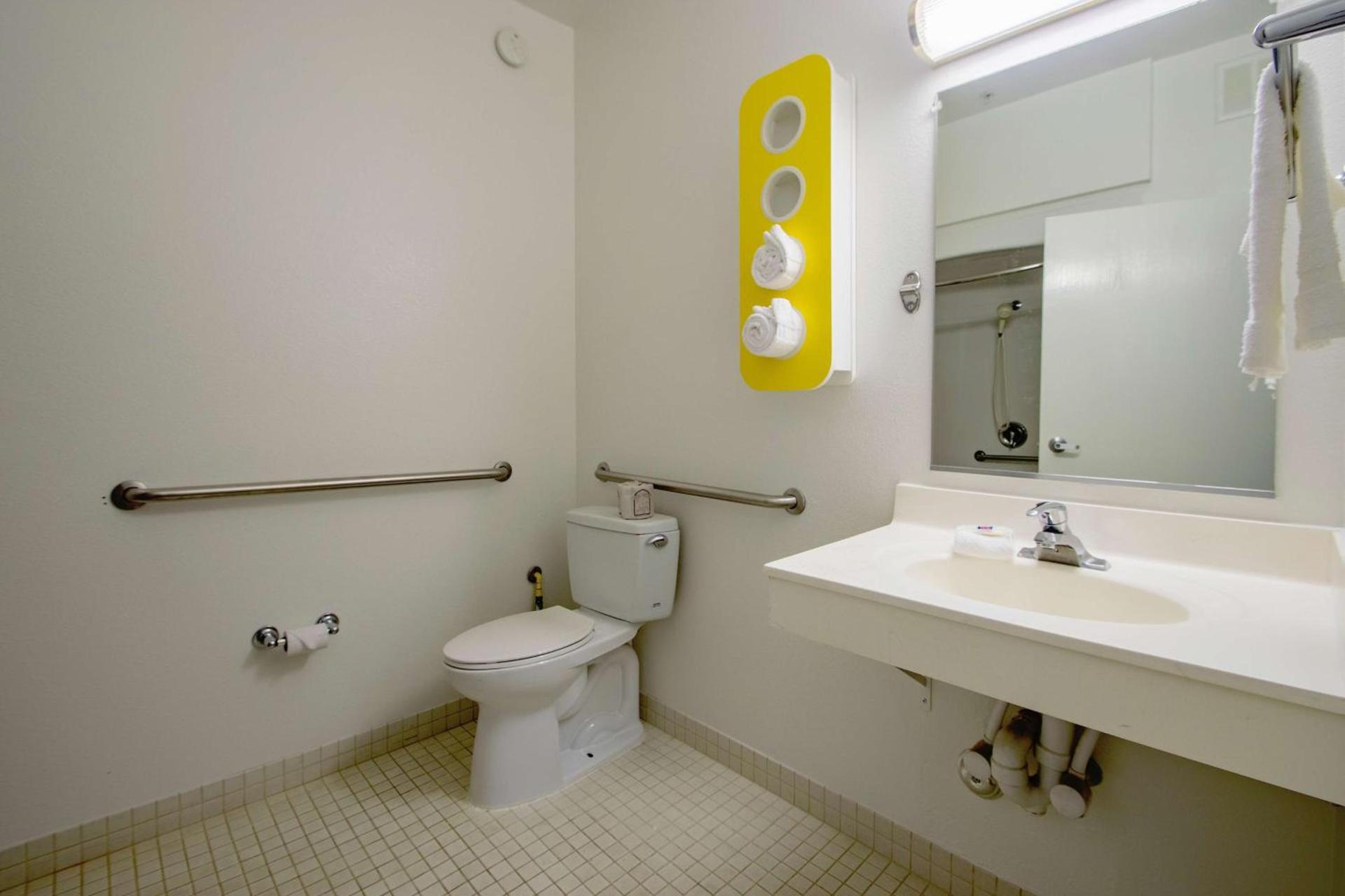 Motel 6-Portland, OR - I-5 photo 24