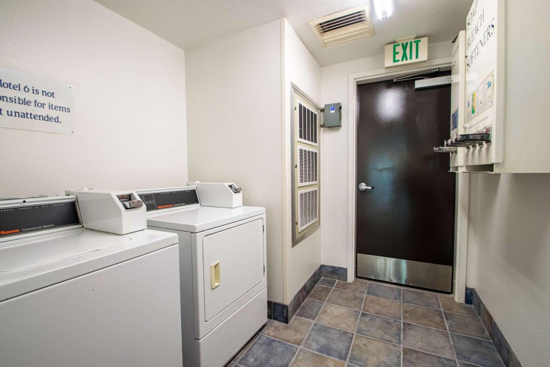 Motel 6-Portland, OR - I-5 photo 26
