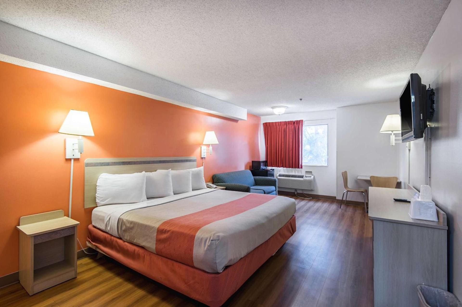 Motel 6-Lawrence, KS photo 6