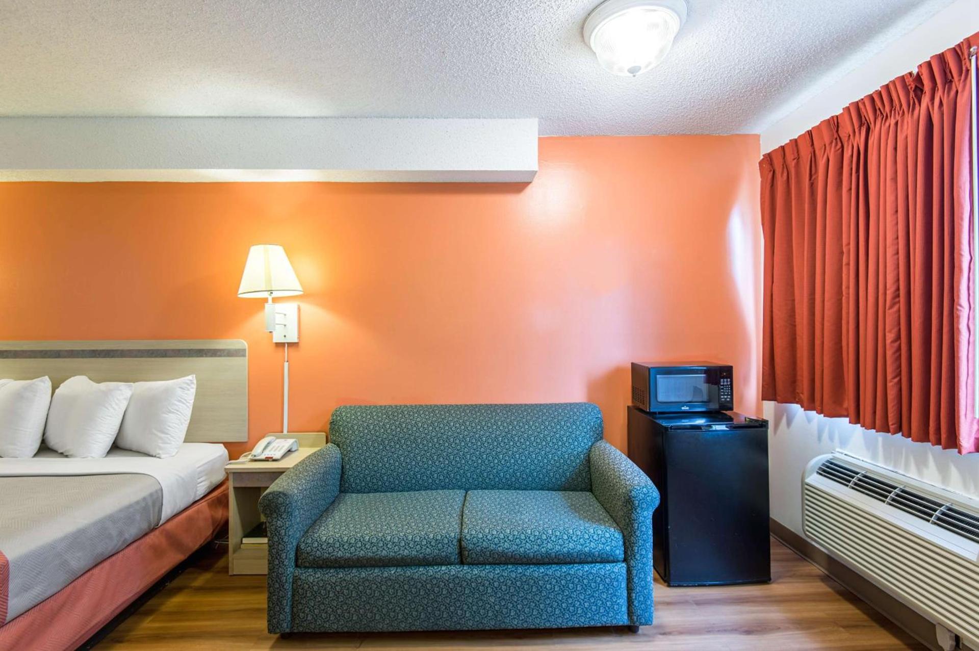 Motel 6-Lawrence, KS photo 8