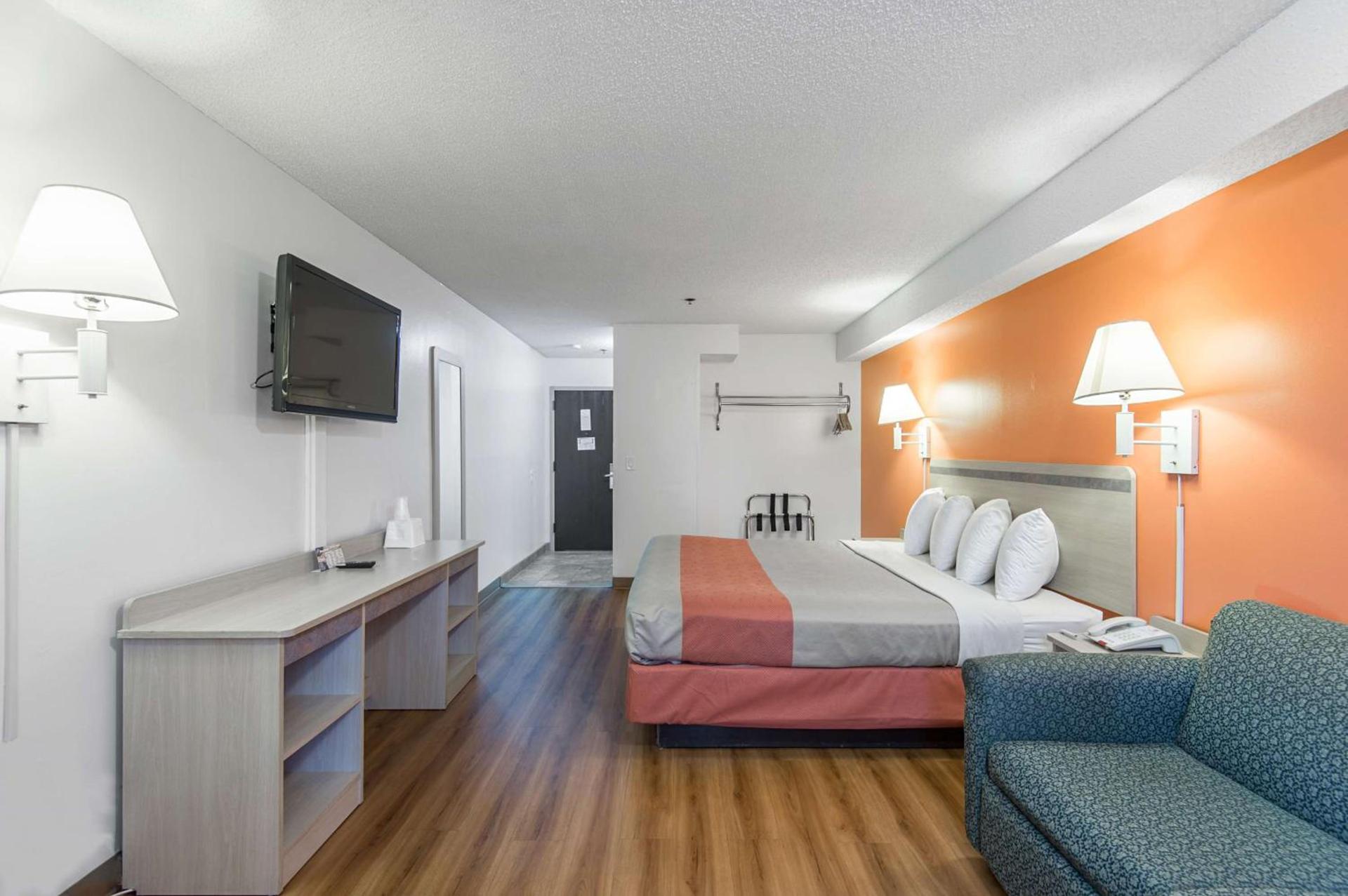 Motel 6-Lawrence, KS photo 9