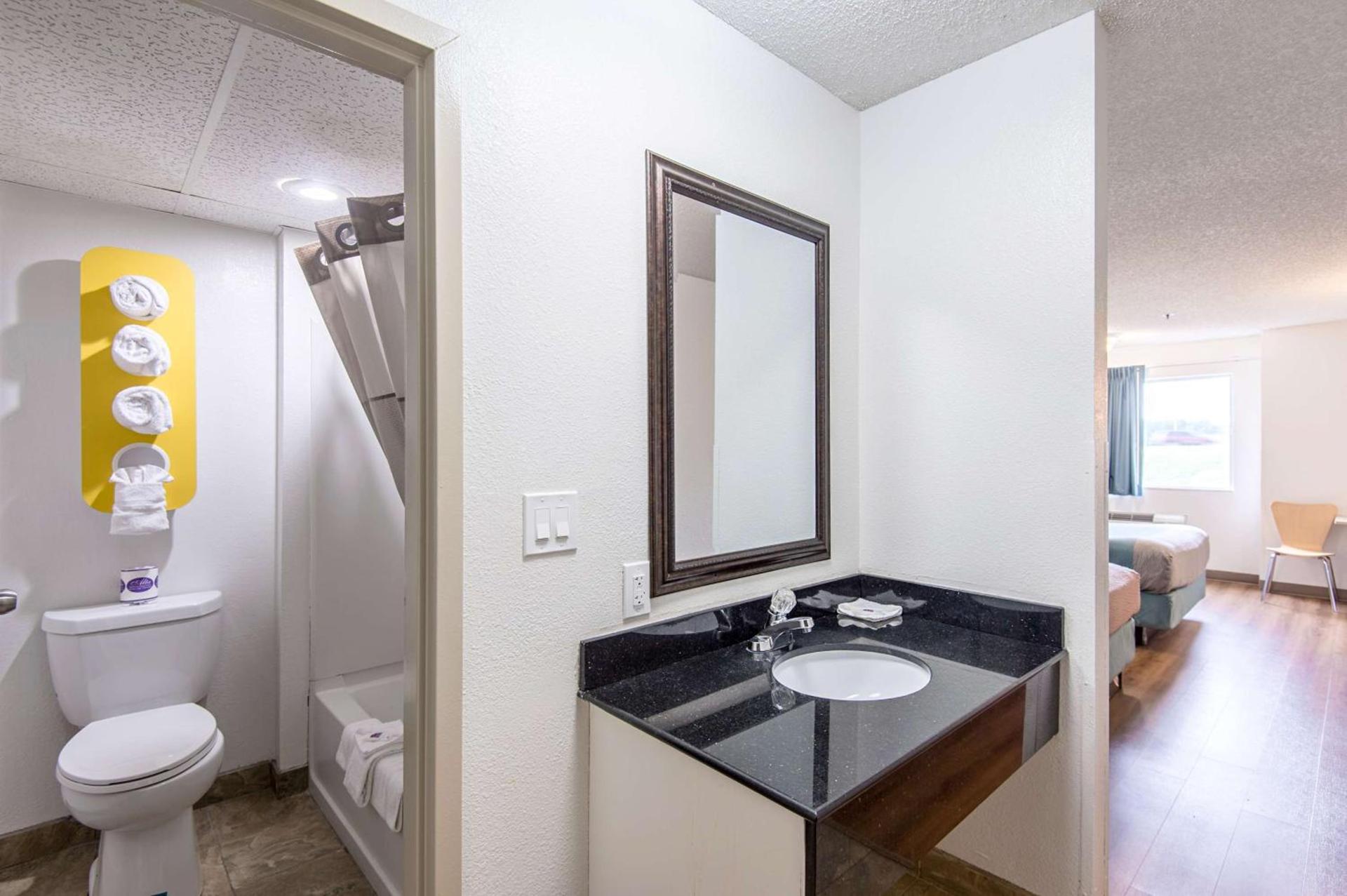 Motel 6-Lawrence, KS photo 16