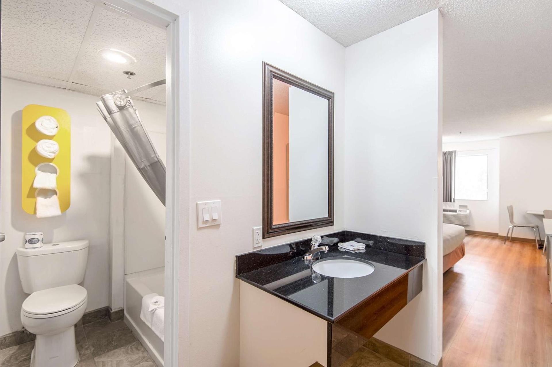 Motel 6-Lawrence, KS photo 14