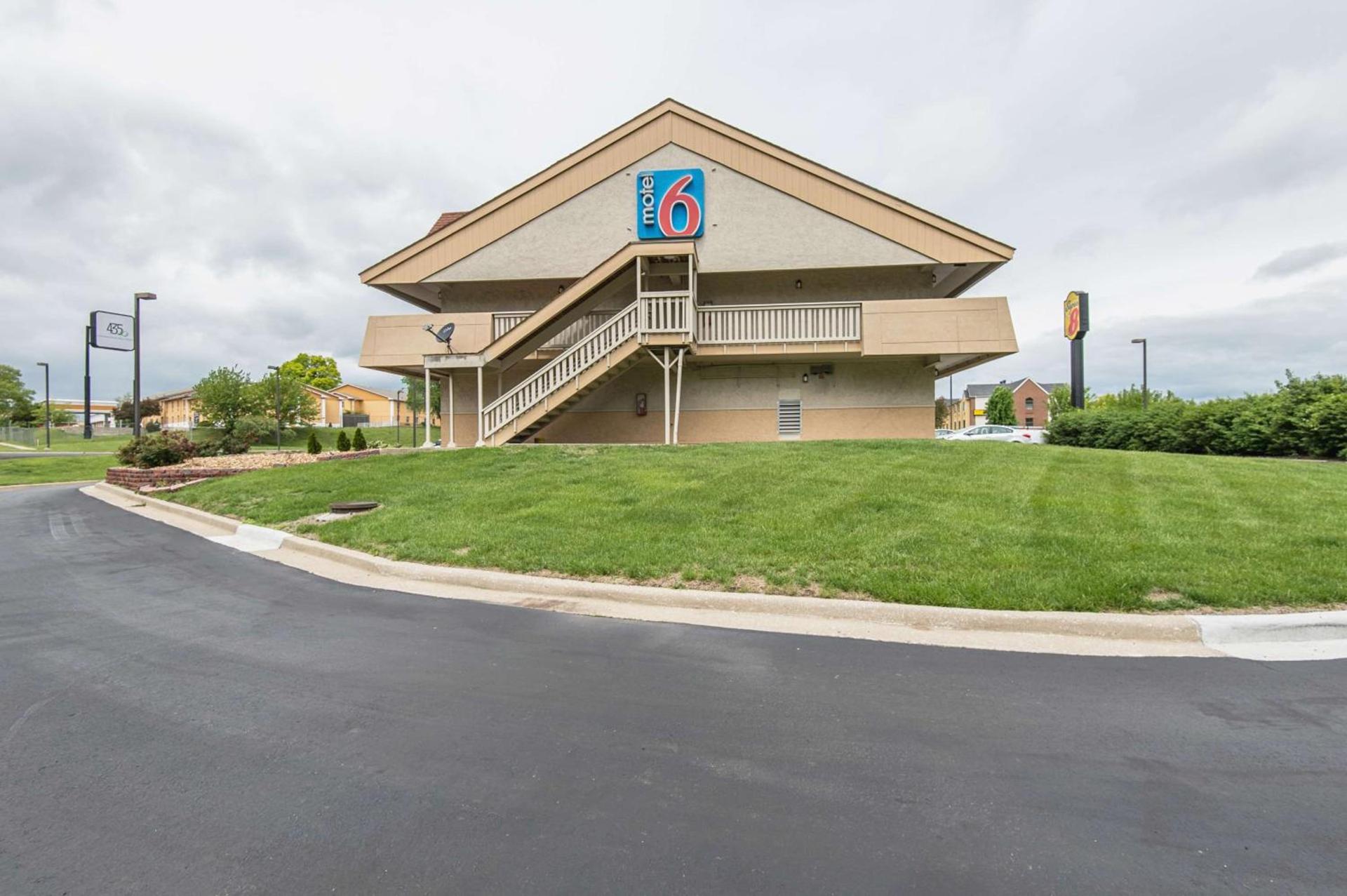 Motel 6-Overland Park, KS photo 2