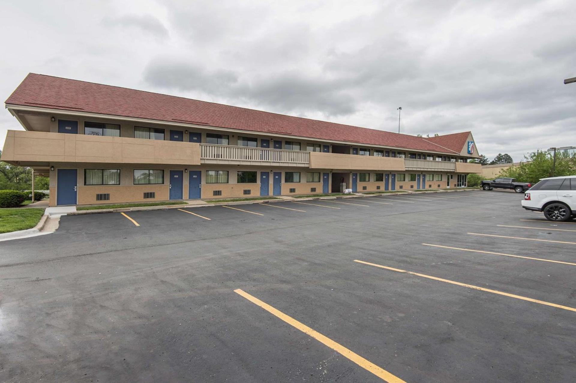 Motel 6-Overland Park, KS photo 7