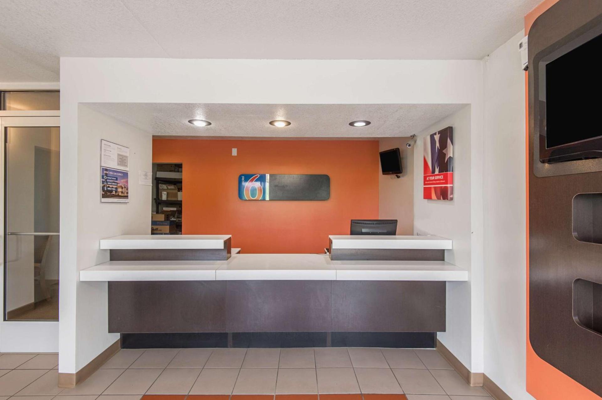 Motel 6-Overland Park, KS photo 12