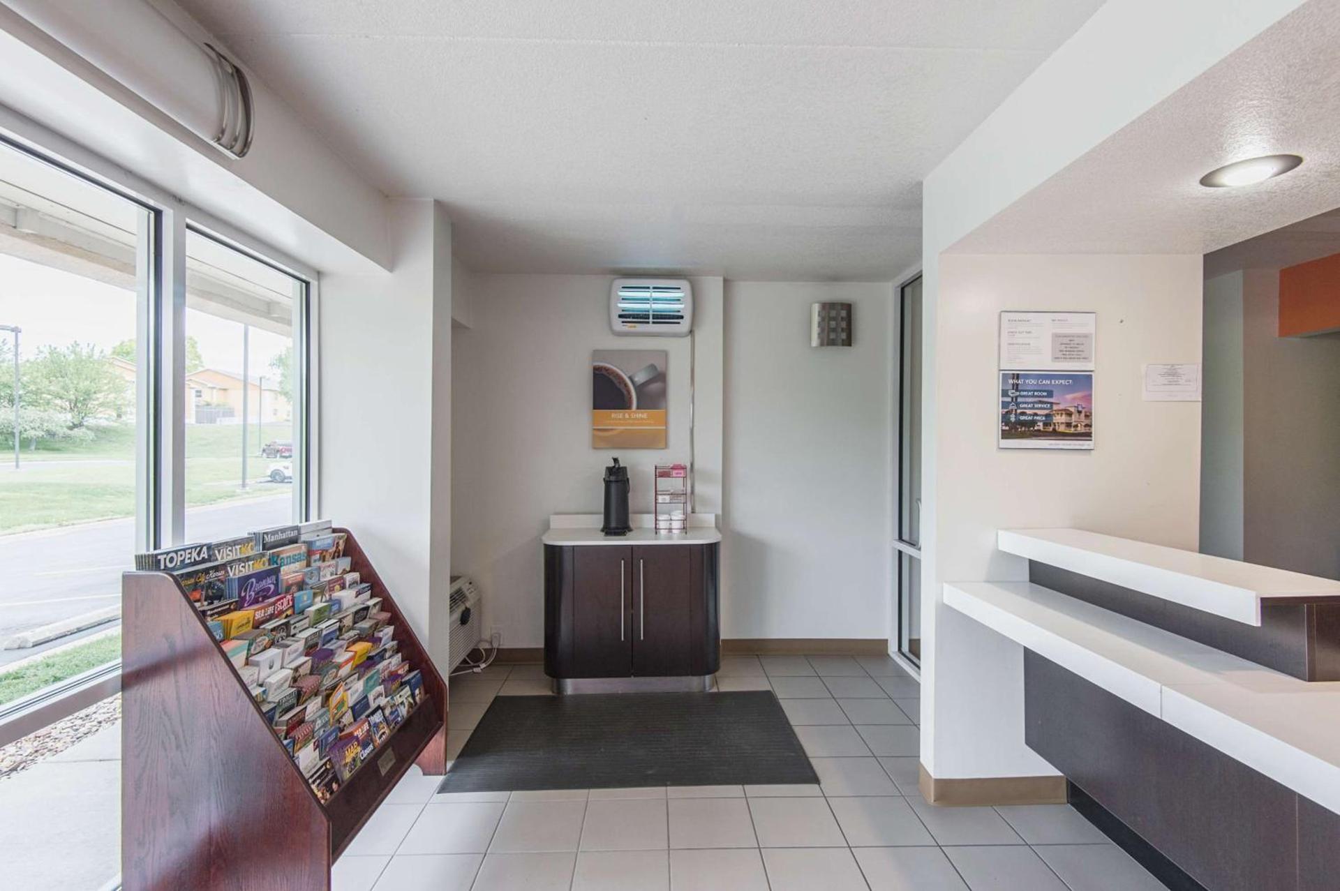 Motel 6-Overland Park, KS photo 14