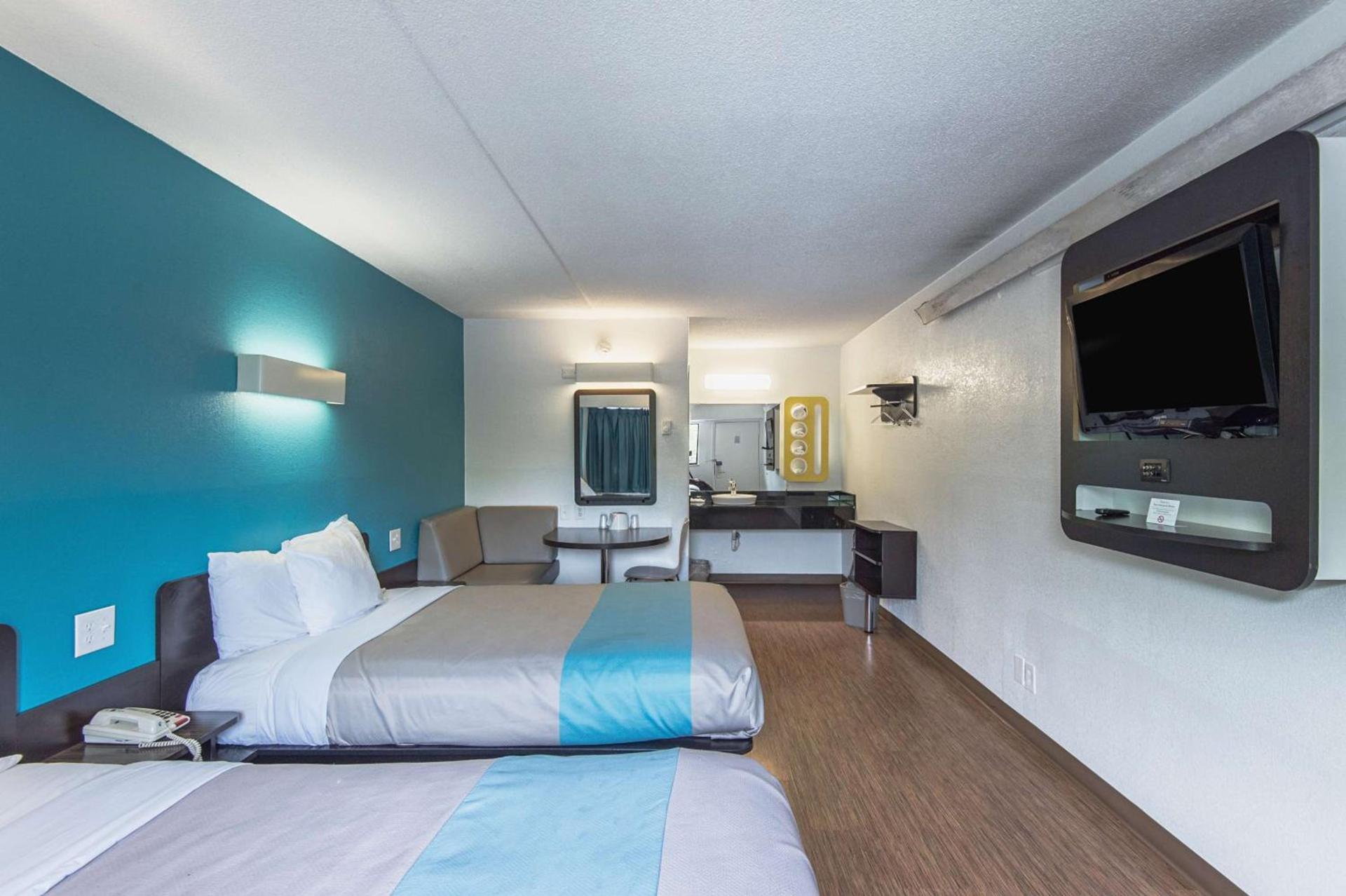 Motel 6-Overland Park, KS photo 17