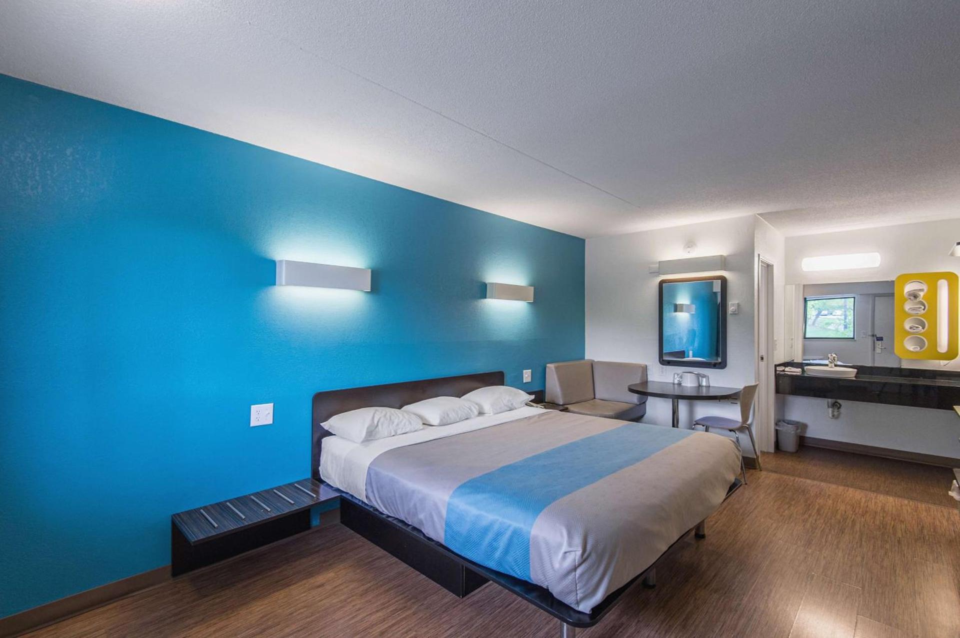 Motel 6-Overland Park, KS photo 19