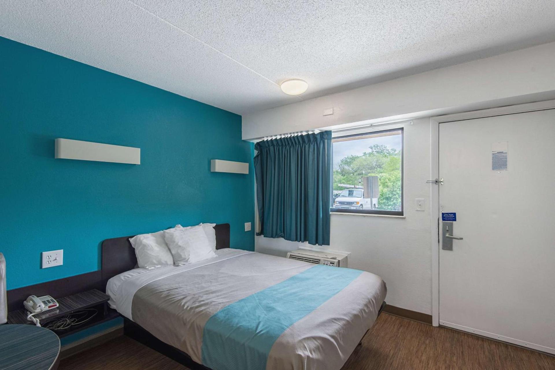 Motel 6-Overland Park, KS photo 21