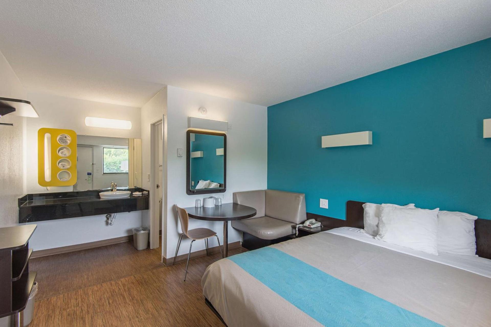 Motel 6-Overland Park, KS photo 22