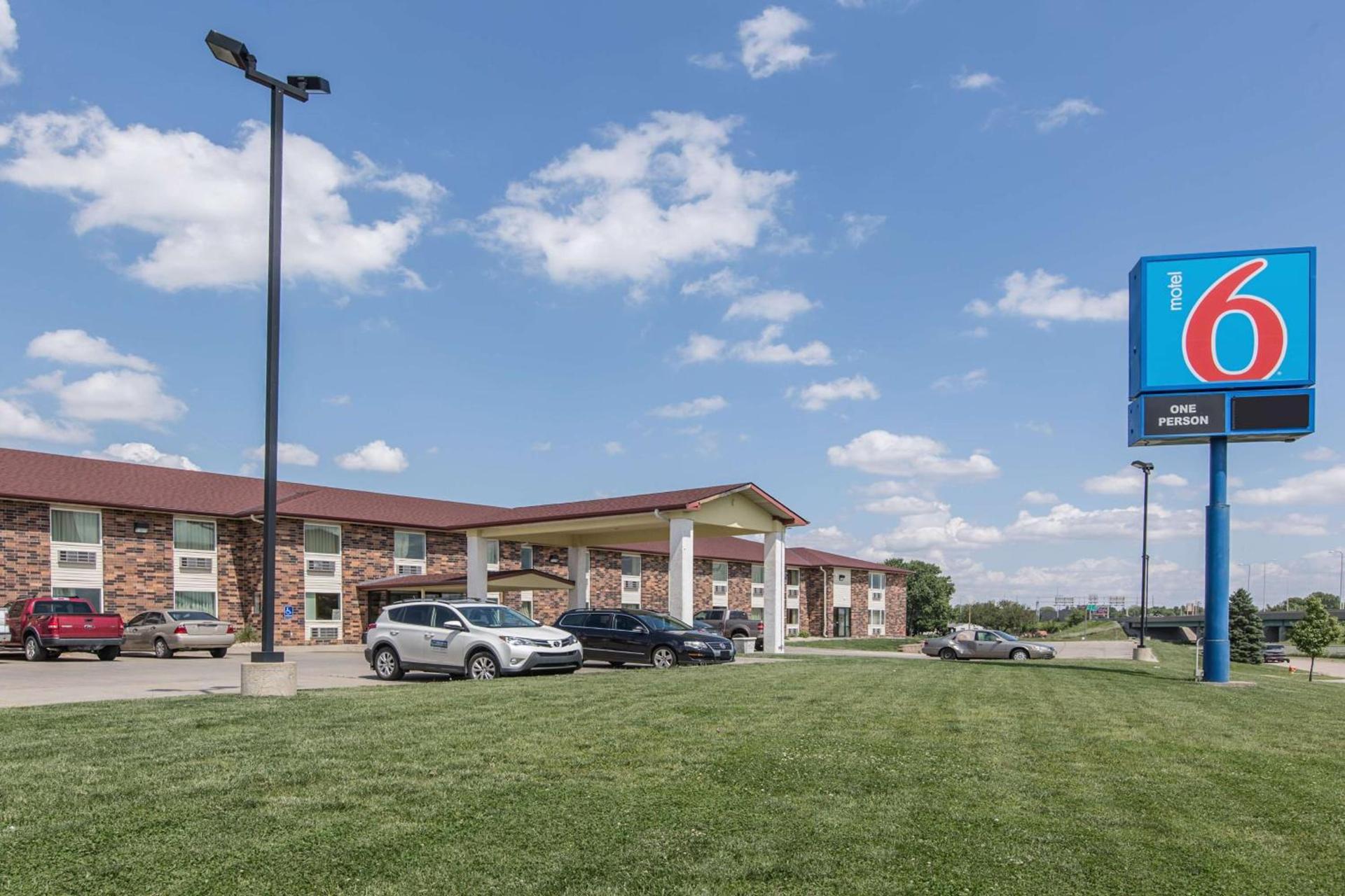 Motel 6 Omaha - Central — hotel in La Vista