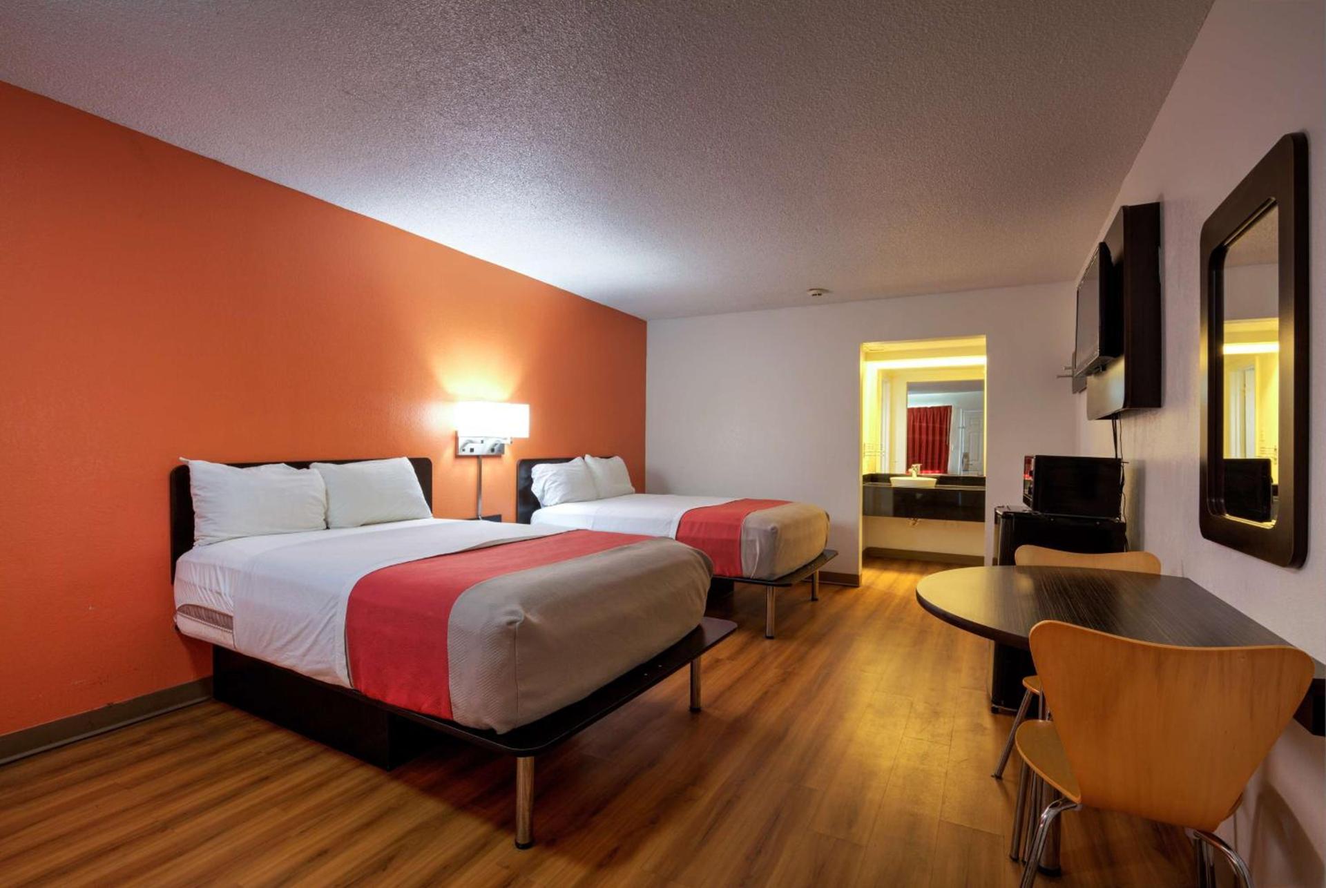 Super 7 Inn Tupelo photo 17