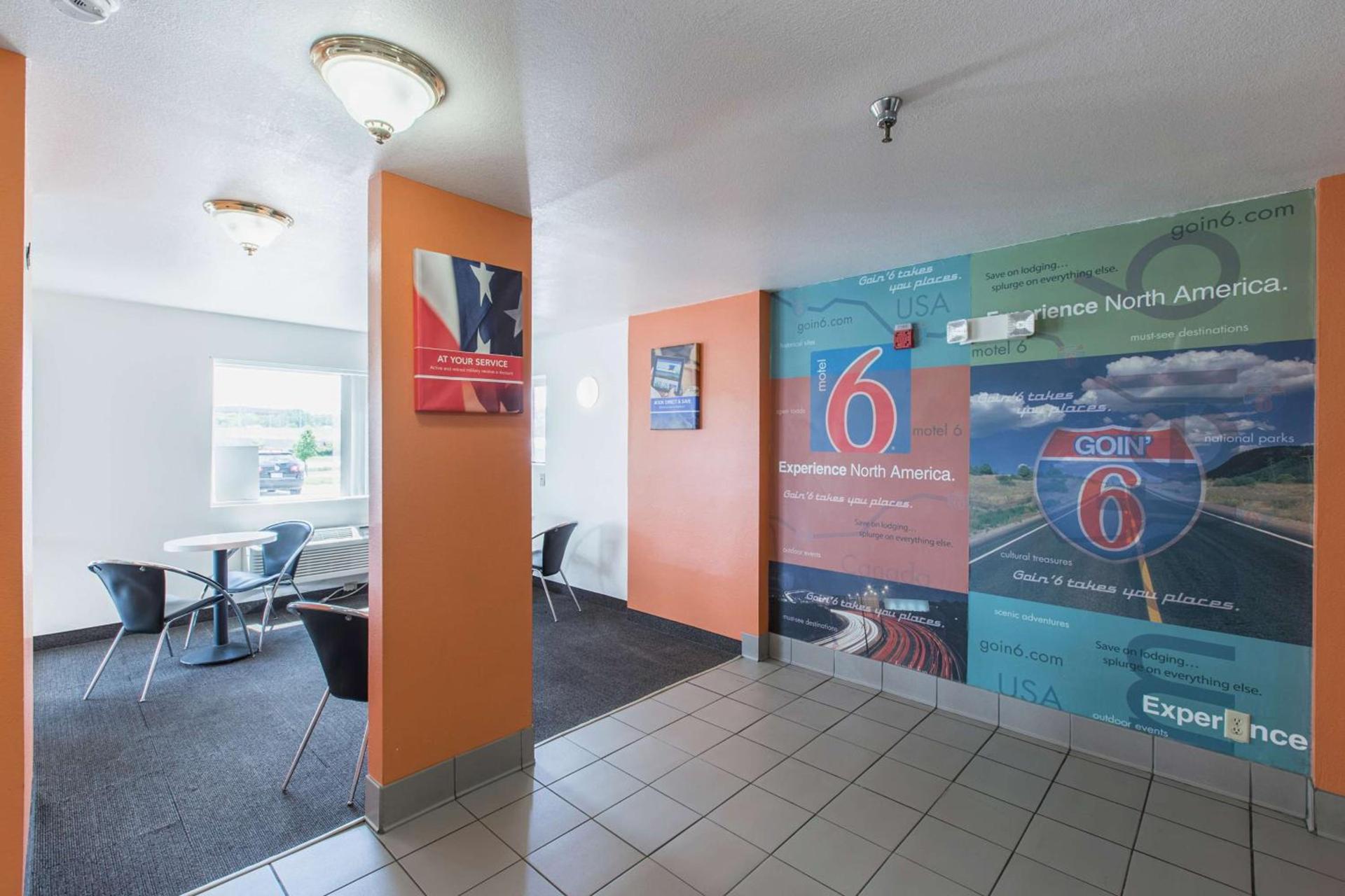 Motel 6 Omaha - Central photo 27